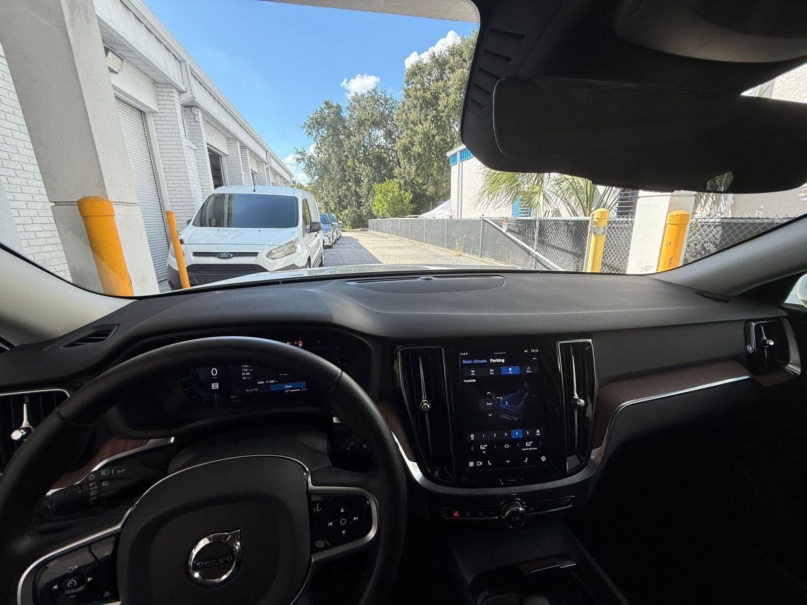 Thumbnail: 2025 Volvo S60 - 33