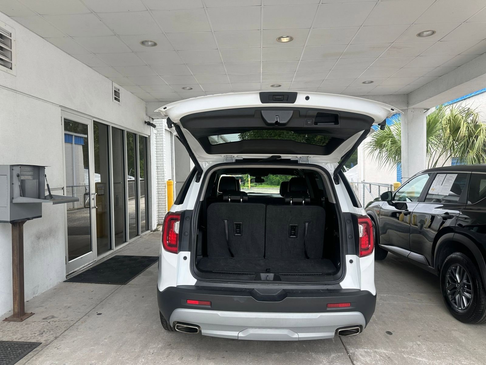 Thumbnail: 2023 GMC Acadia - 31