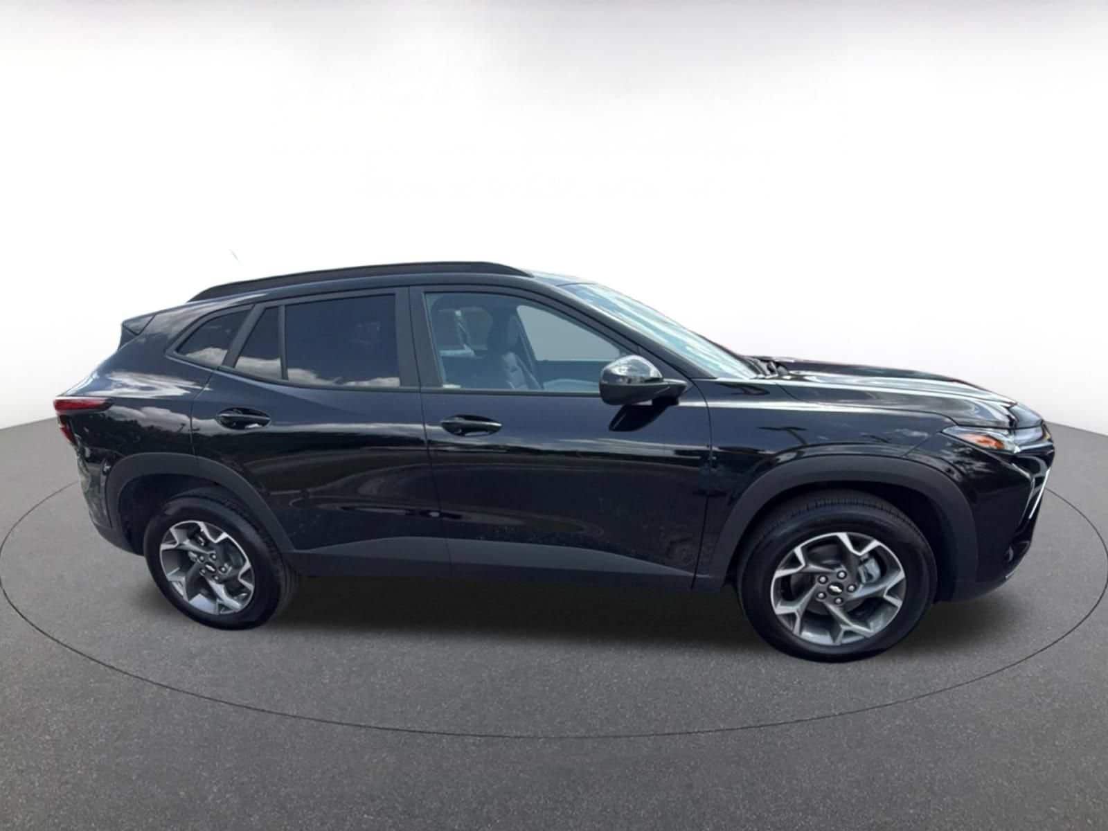 Thumbnail: 2025 Chevrolet Trax - 25