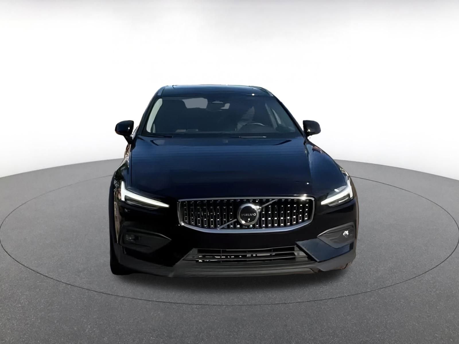 Thumbnail: 2025 Volvo S60 - 4