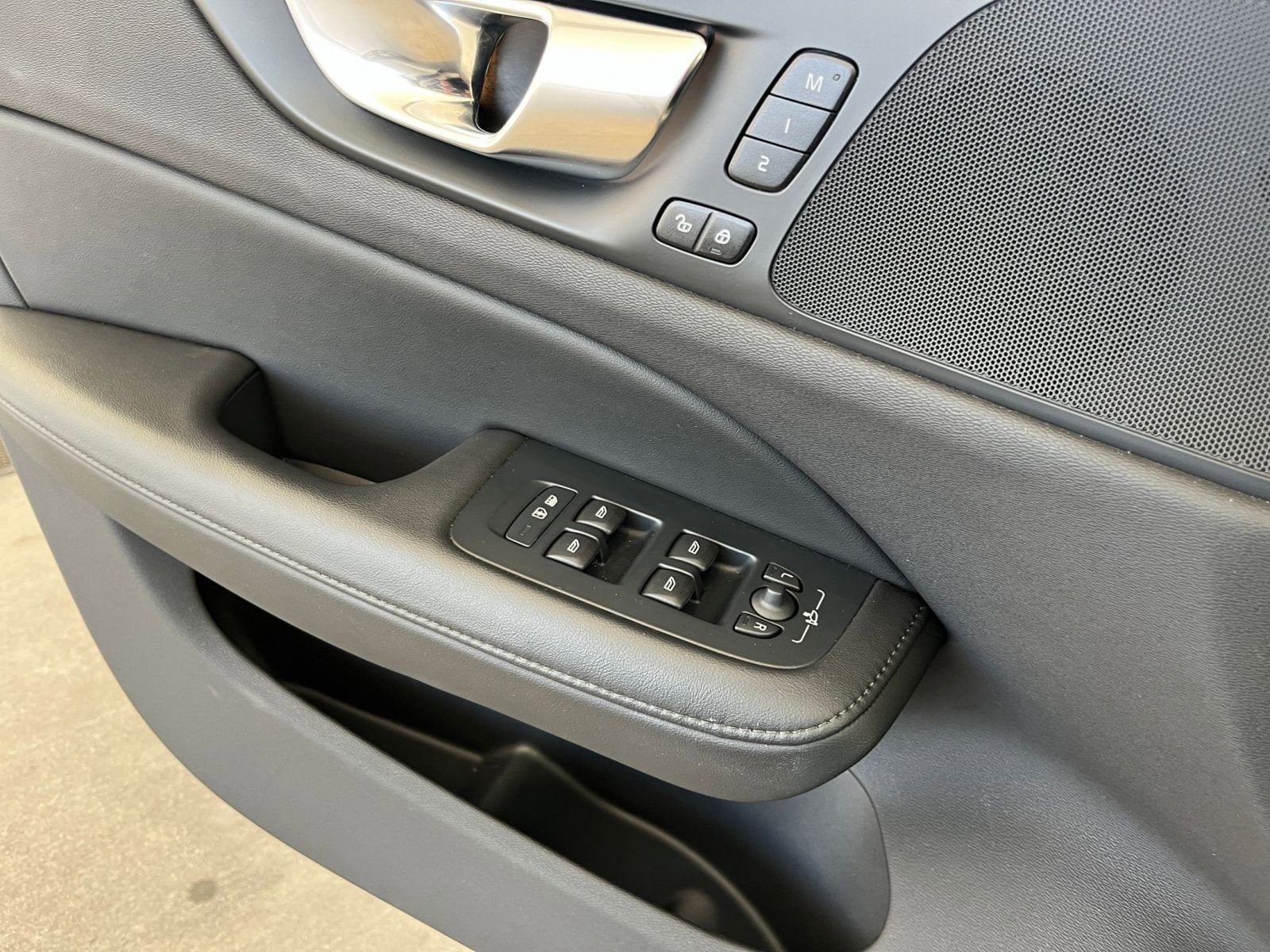 Thumbnail: 2025 Volvo S60 - 20