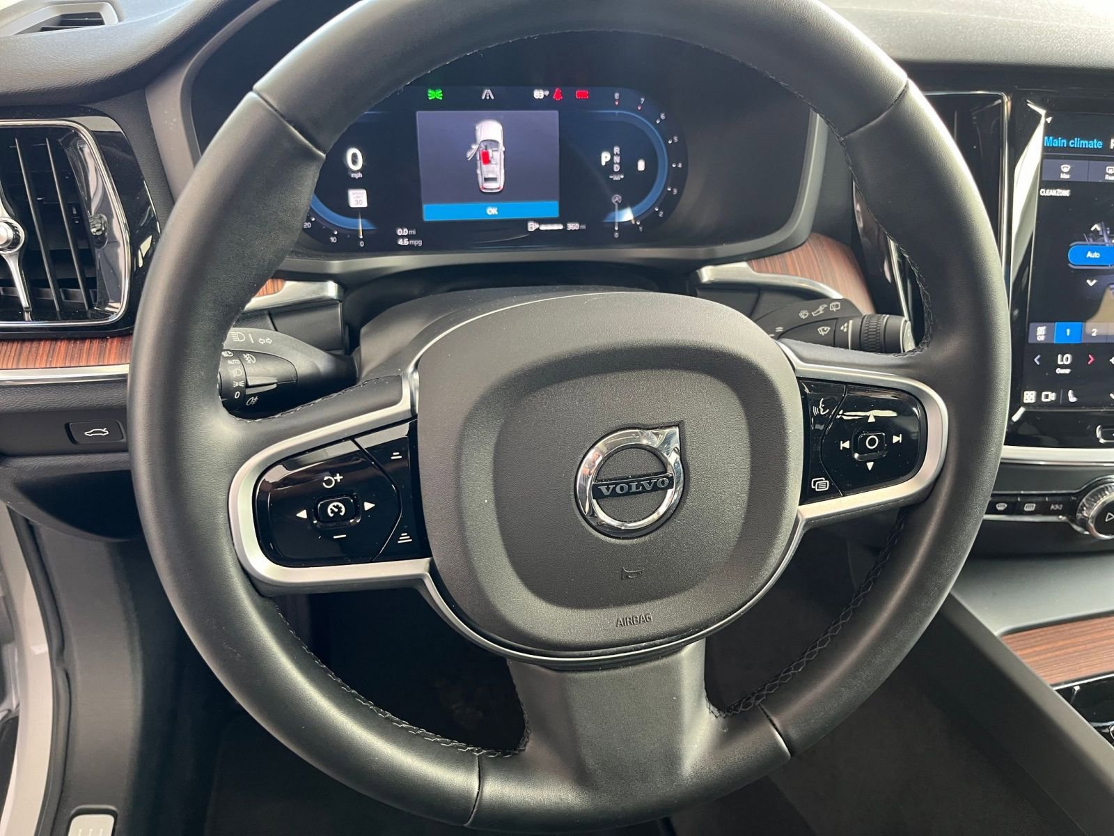 Thumbnail: 2025 Volvo S60 - 28