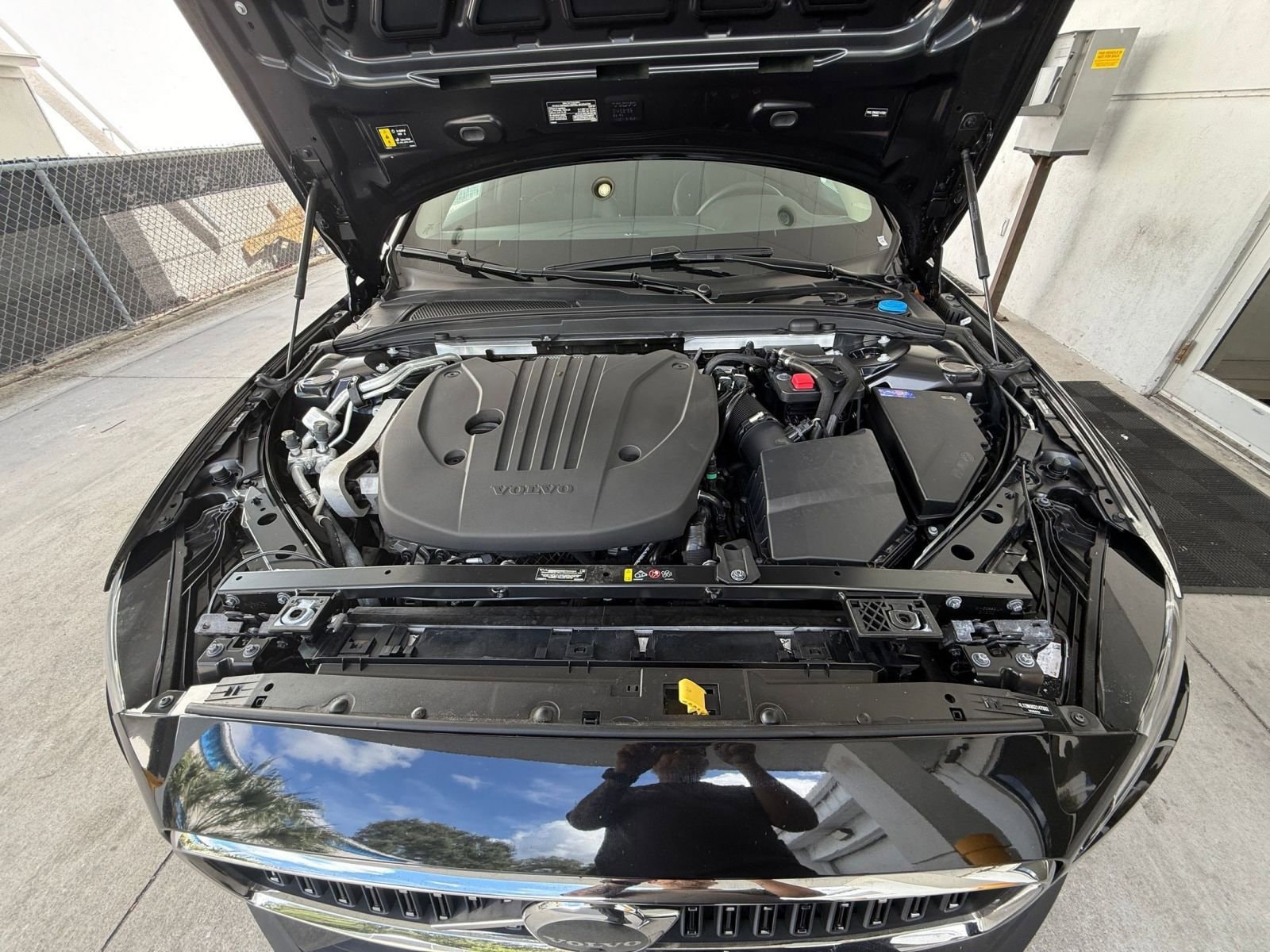 Thumbnail: 2025 Volvo S60 - 32