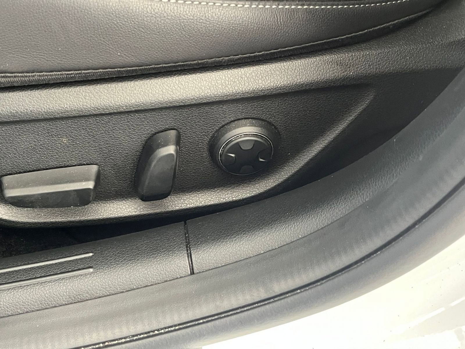 Thumbnail: 2025 Genesis G70 - 23