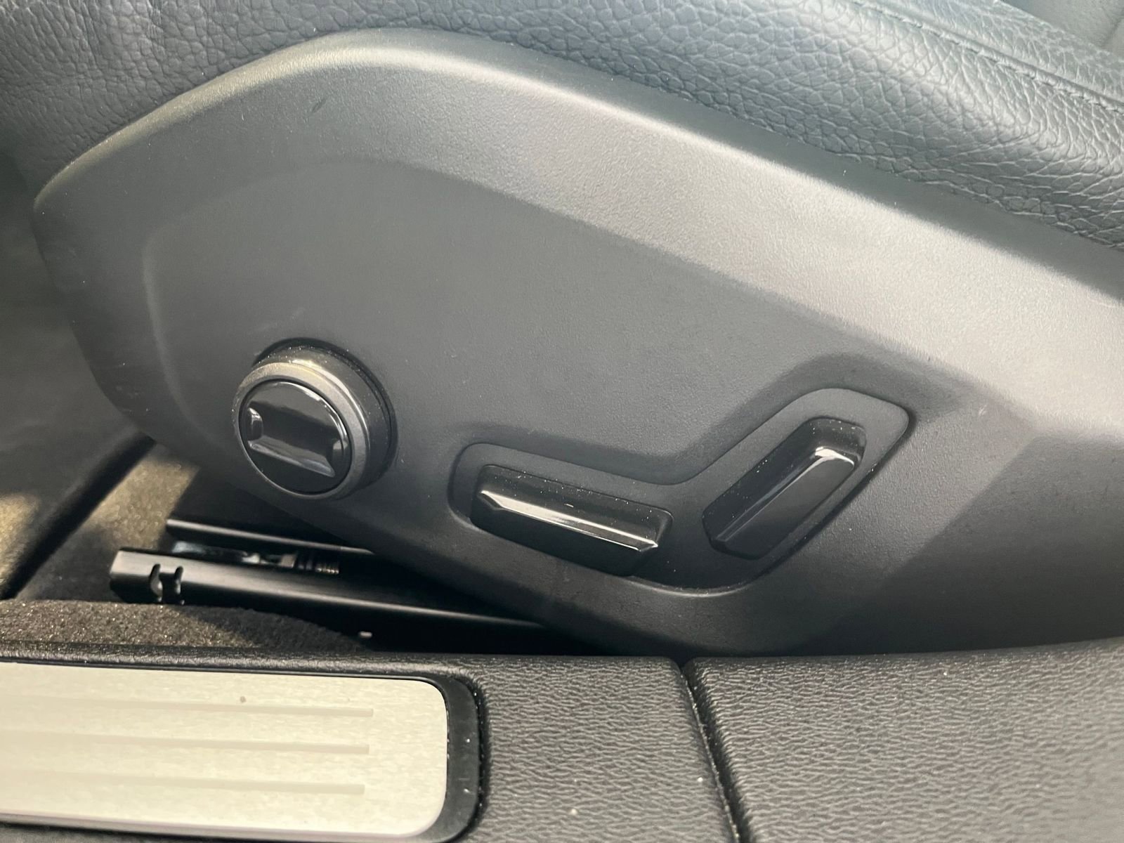 Thumbnail: 2025 Volvo S60 - 23