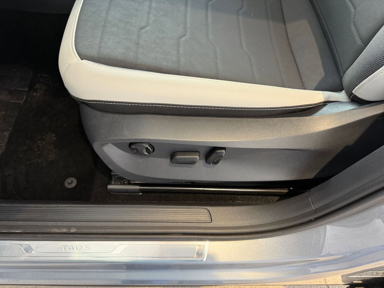 Thumbnail: 2025 Volkswagen Taos - 22