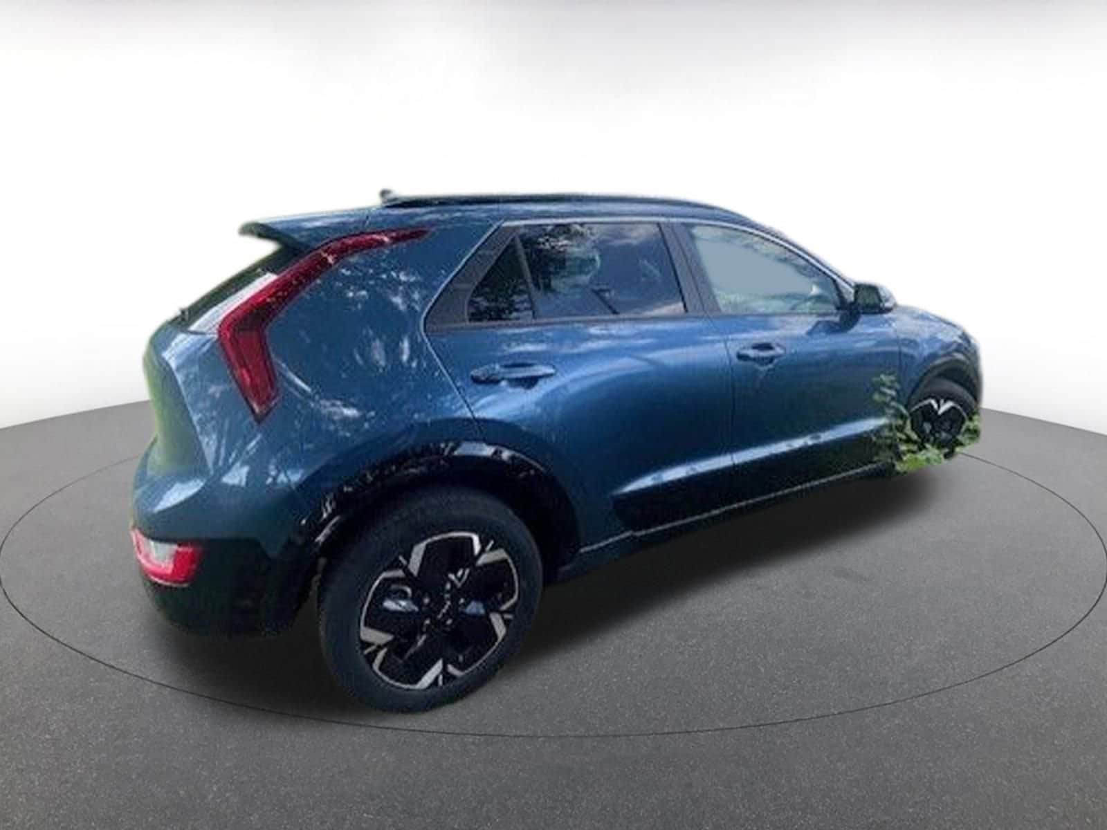 Thumbnail: 2023 Kia Niro - 8