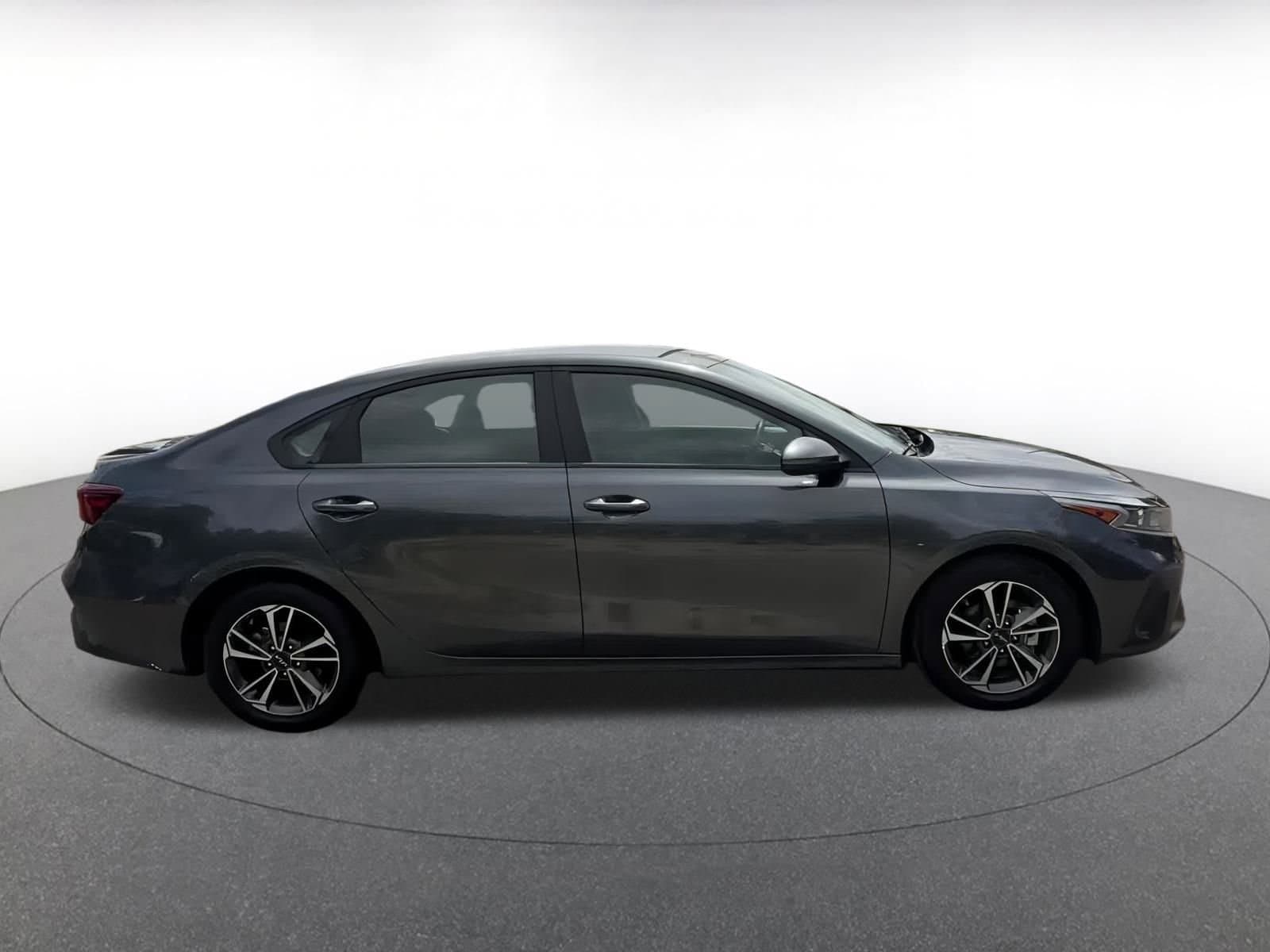 Thumbnail: 2024 Kia Forte - 16