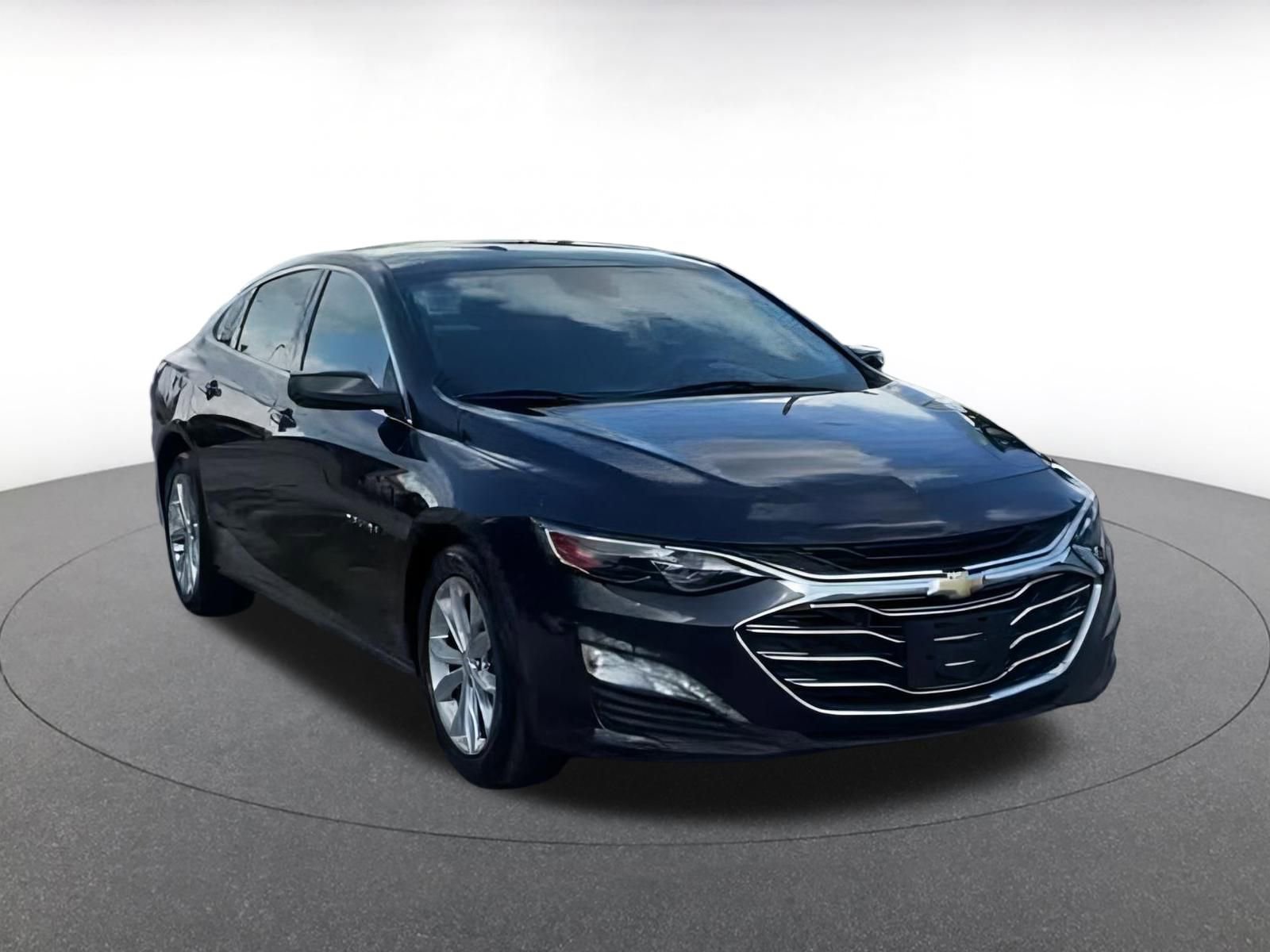 Thumbnail: 2023 Chevrolet Malibu - 3