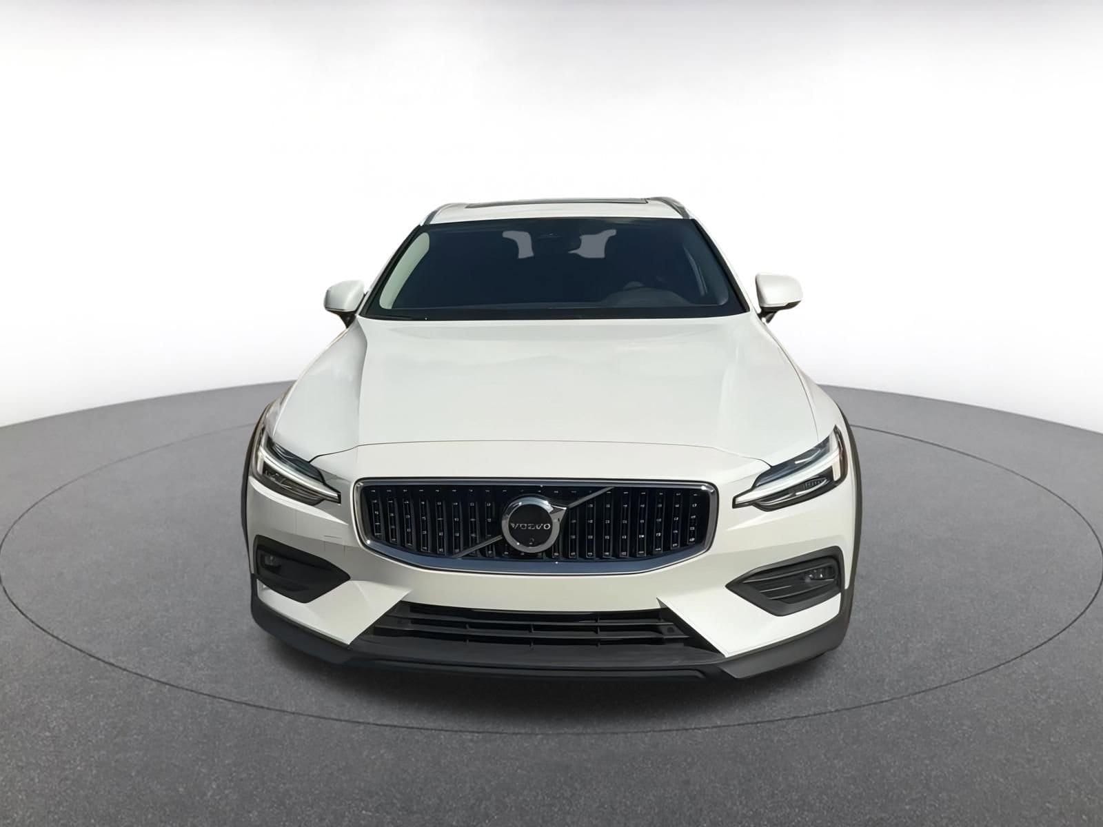 Thumbnail: 2025 Volvo S60 - 3