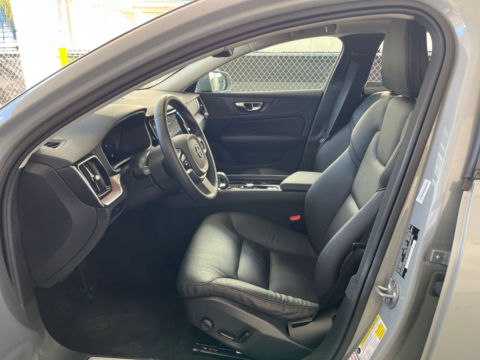 Thumbnail: 2025 Volvo S60 - 27