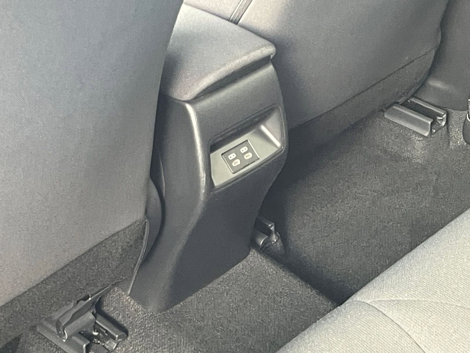 Thumbnail: 2025 Toyota Corolla - 25