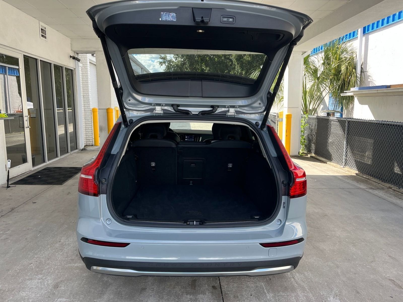 Thumbnail: 2025 Volvo S60 - 31