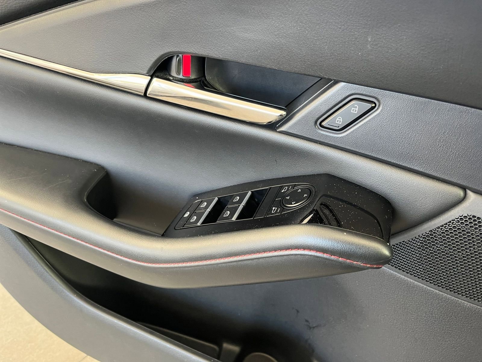 Thumbnail: 2025 Mazda CX-30 - 18