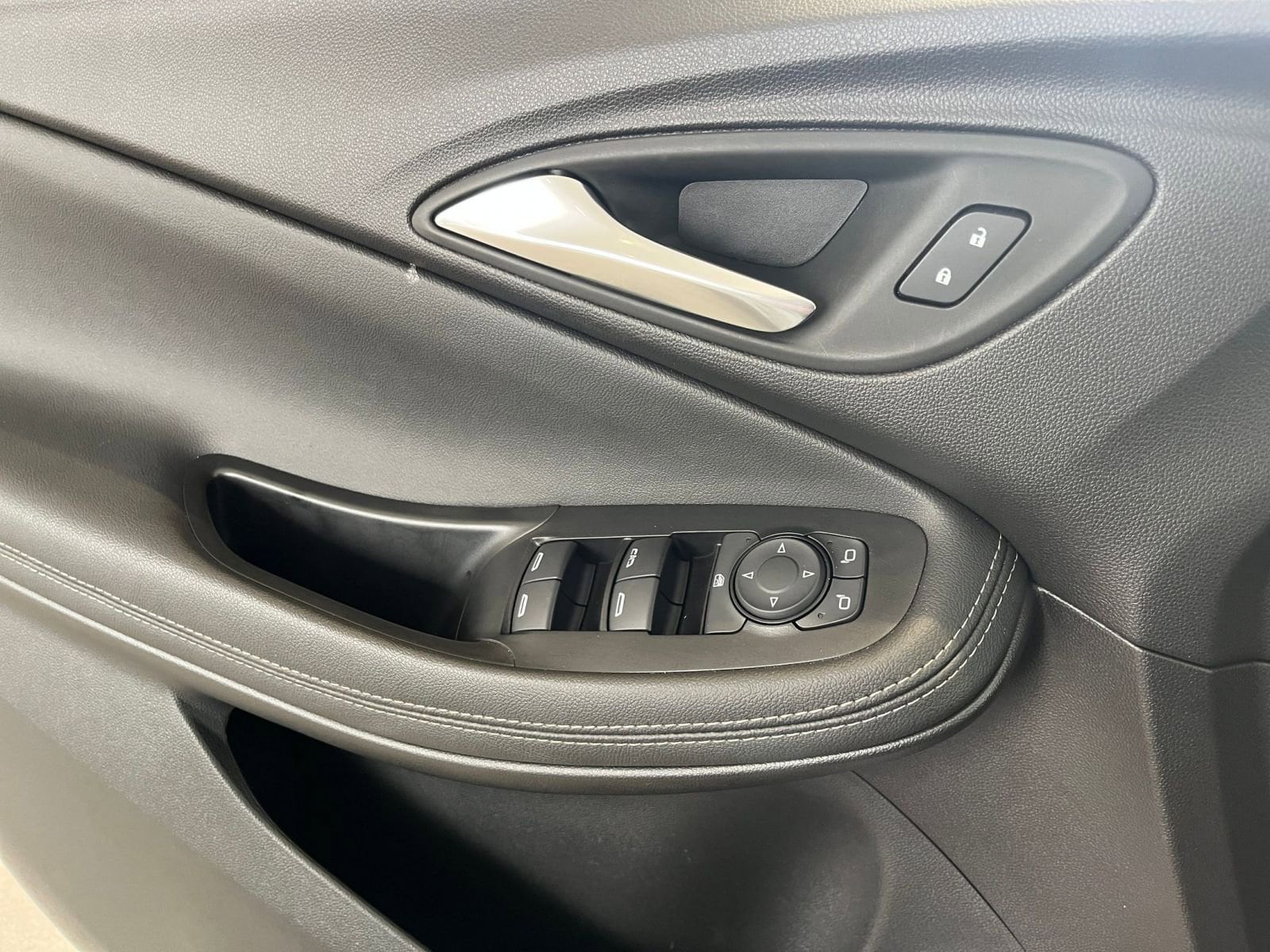 Thumbnail: 2025 Buick Encore GX - 31