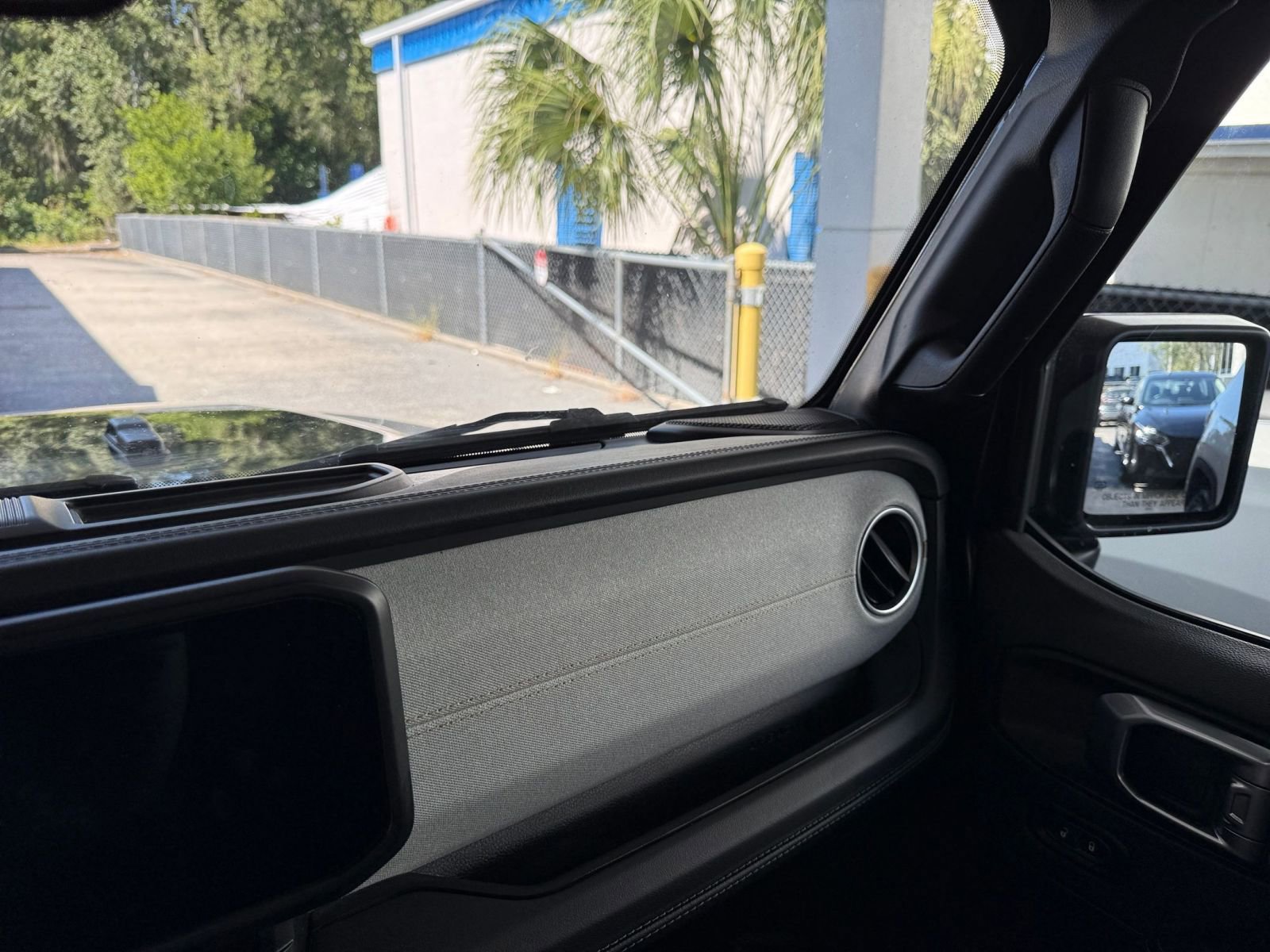 Thumbnail: 2025 Jeep Wrangler - 35