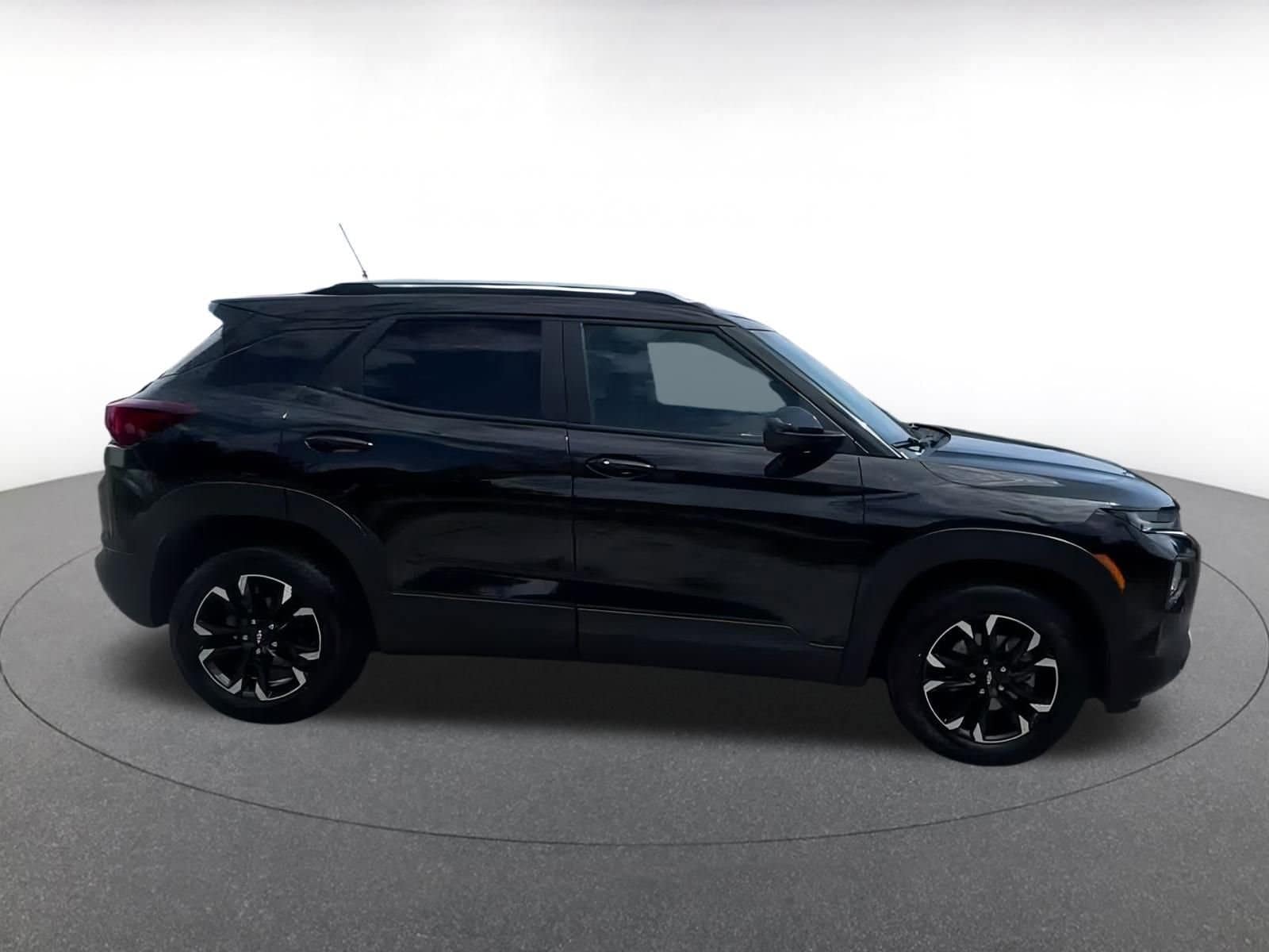 Thumbnail: 2023 Chevrolet TrailBlazer - 16