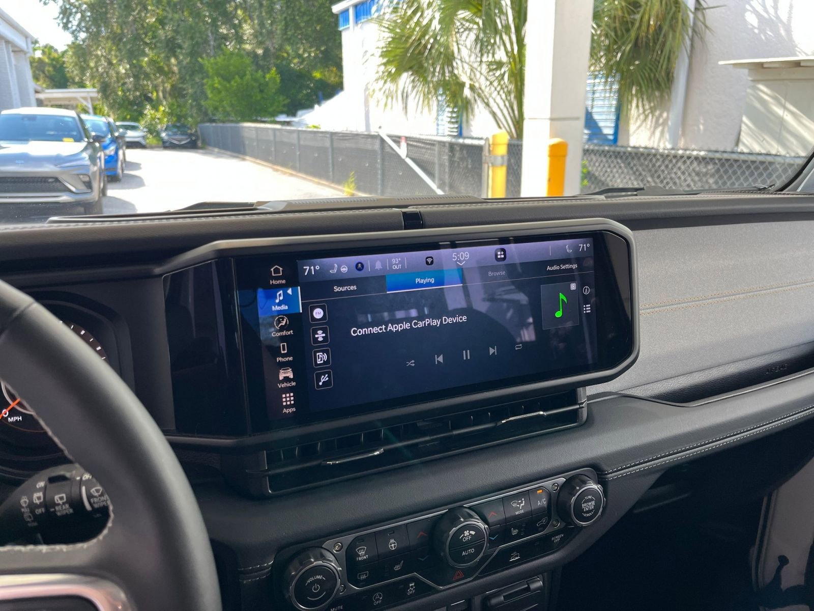 Thumbnail: 2025 Jeep Wrangler - 18