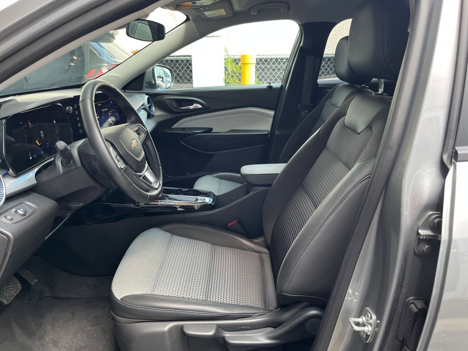 Thumbnail: 2025 Chevrolet Trax - 27