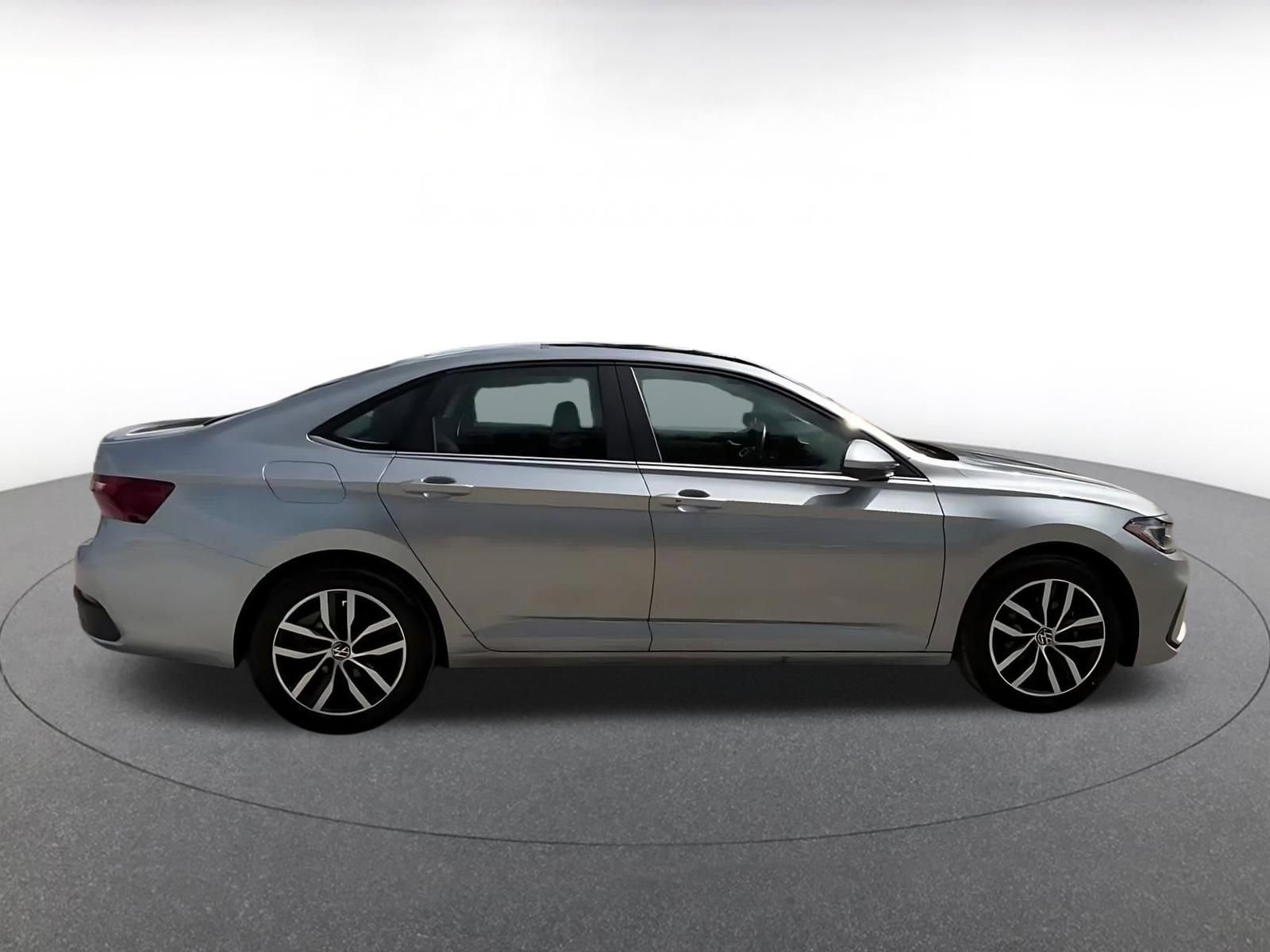 Thumbnail: 2025 Volkswagen Jetta - 16