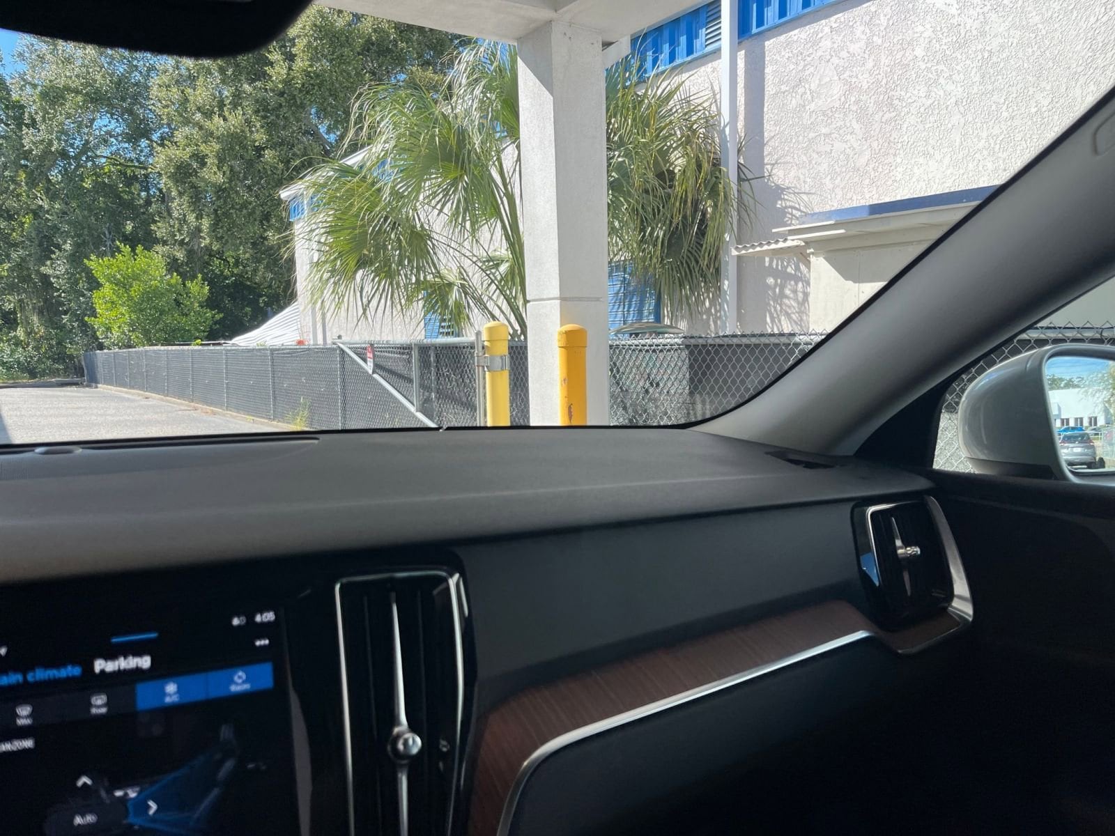 Thumbnail: 2025 Volvo S60 - 35