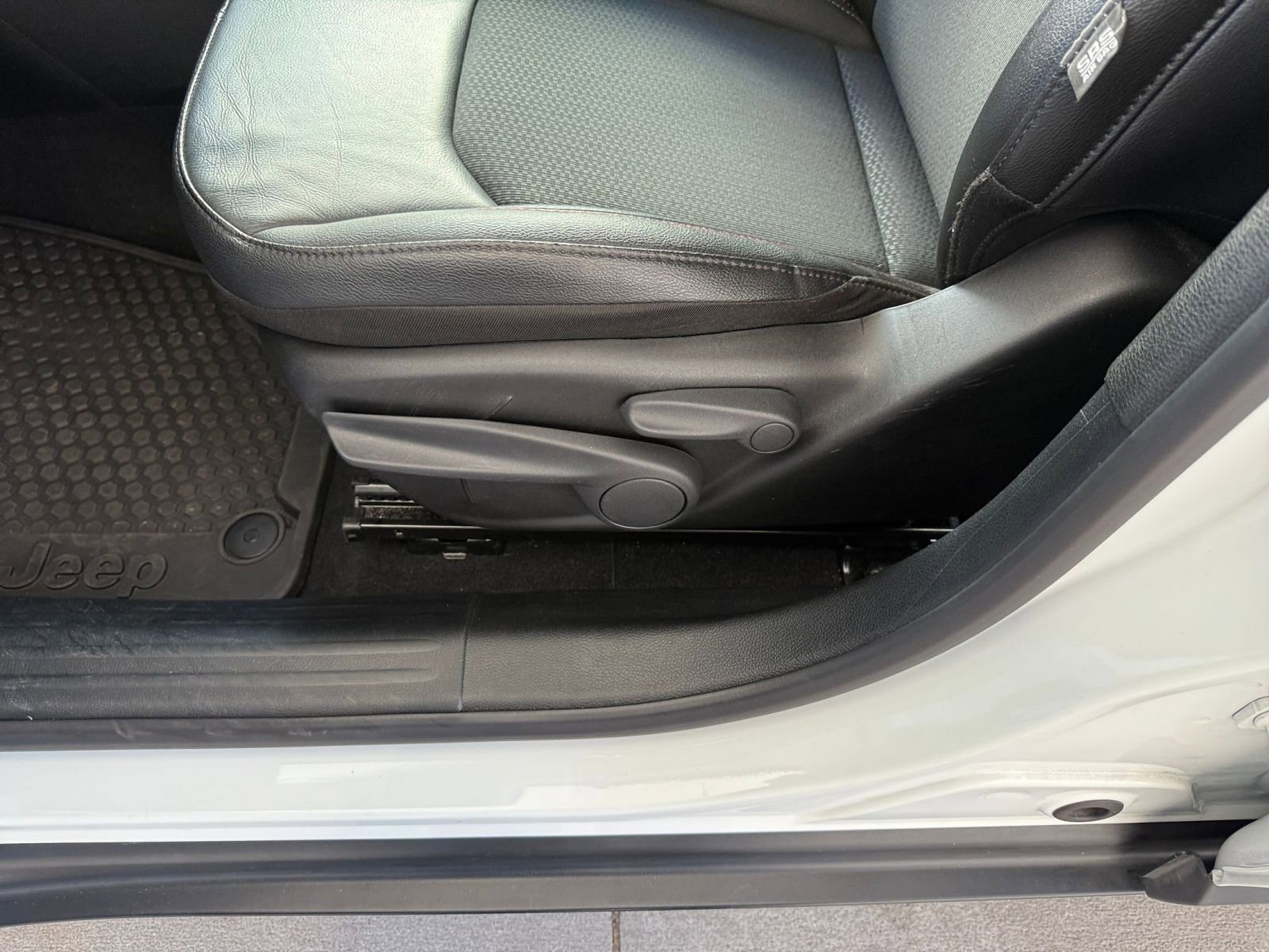 Thumbnail: 2025 Jeep Compass - 23