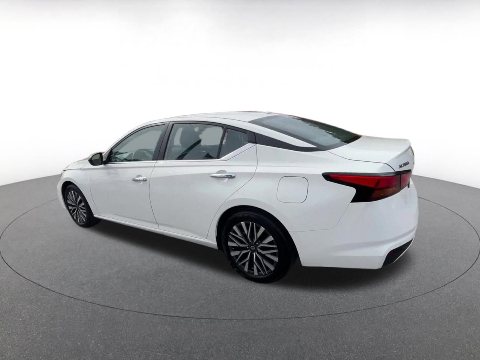 Thumbnail: 2025 Nissan Altima - 10