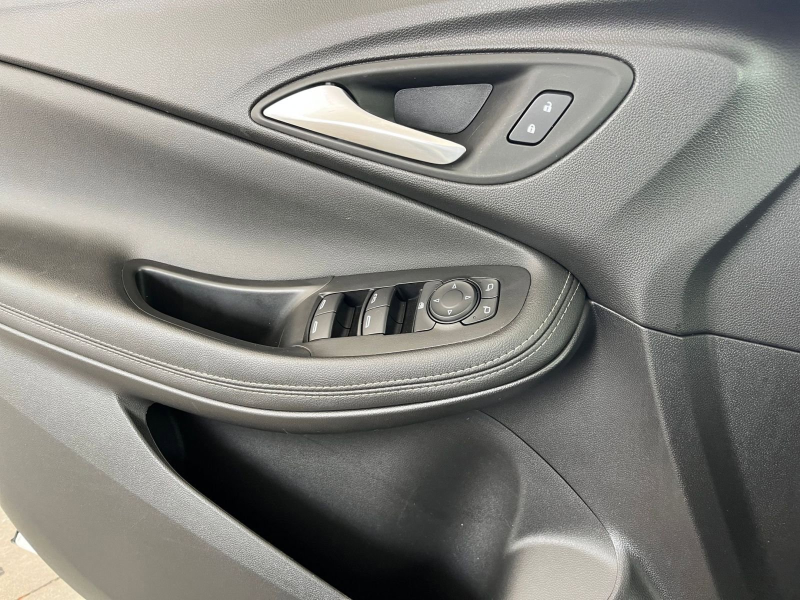 Thumbnail: 2025 Buick Encore GX - 18