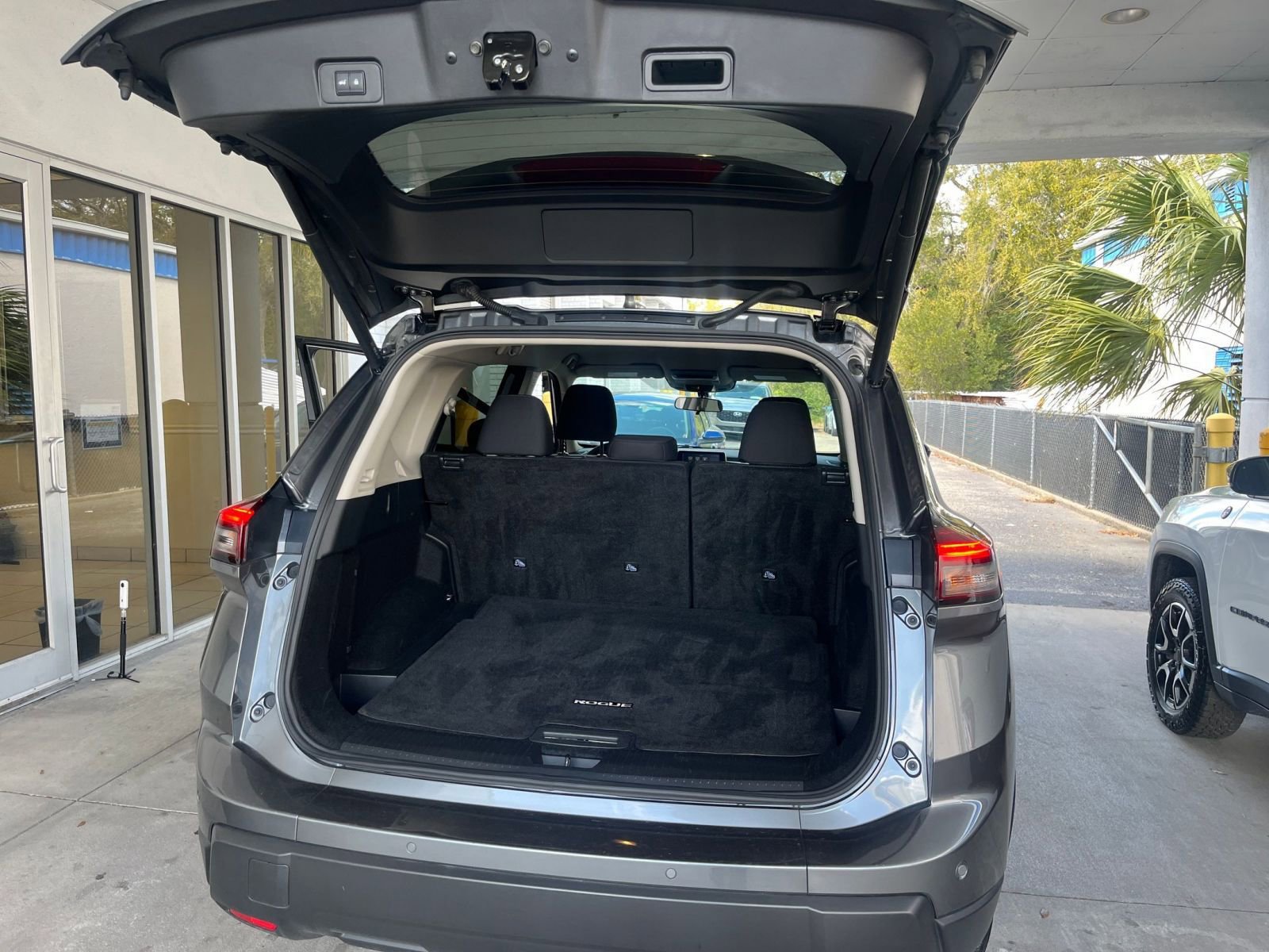 Thumbnail: 2025 Nissan Rogue - 32