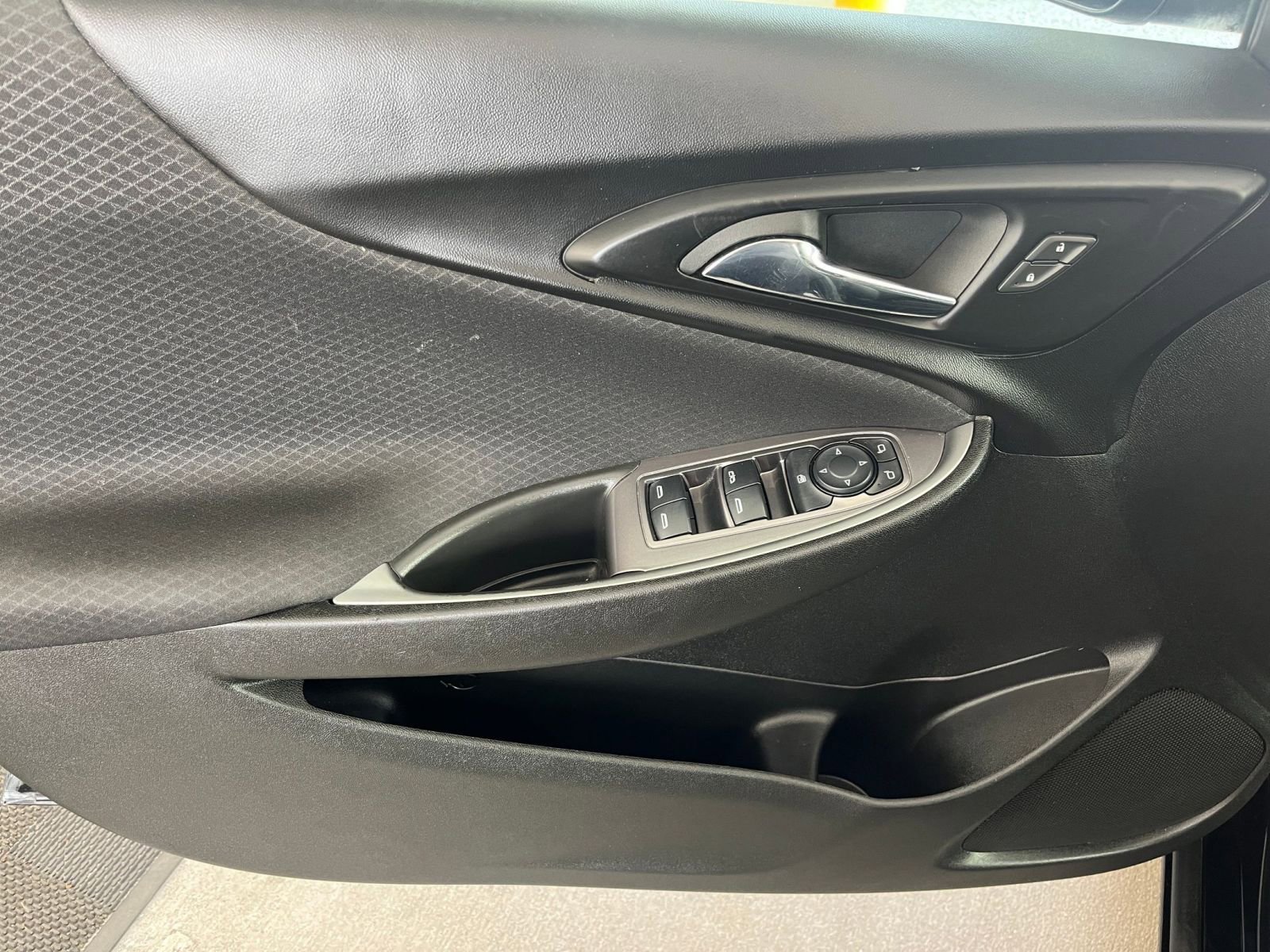 Thumbnail: 2023 Chevrolet Malibu - 20