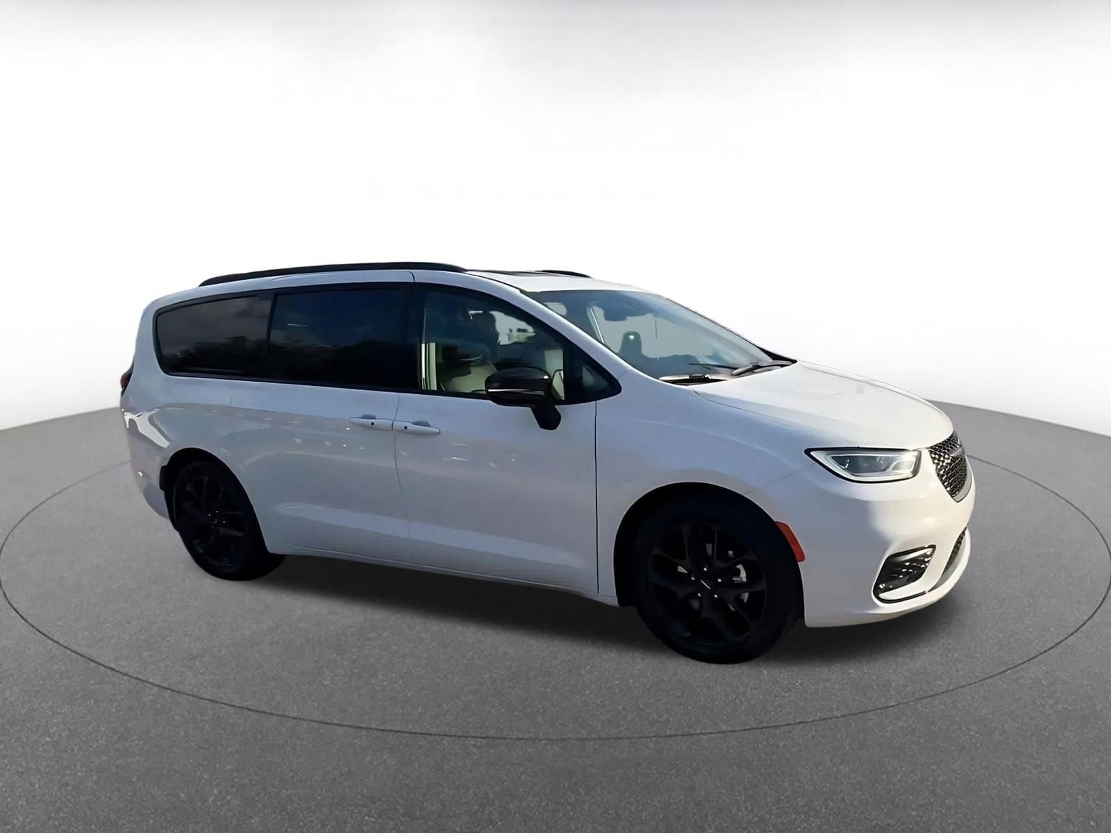 Thumbnail: 2025 Chrysler Pacifica - 2