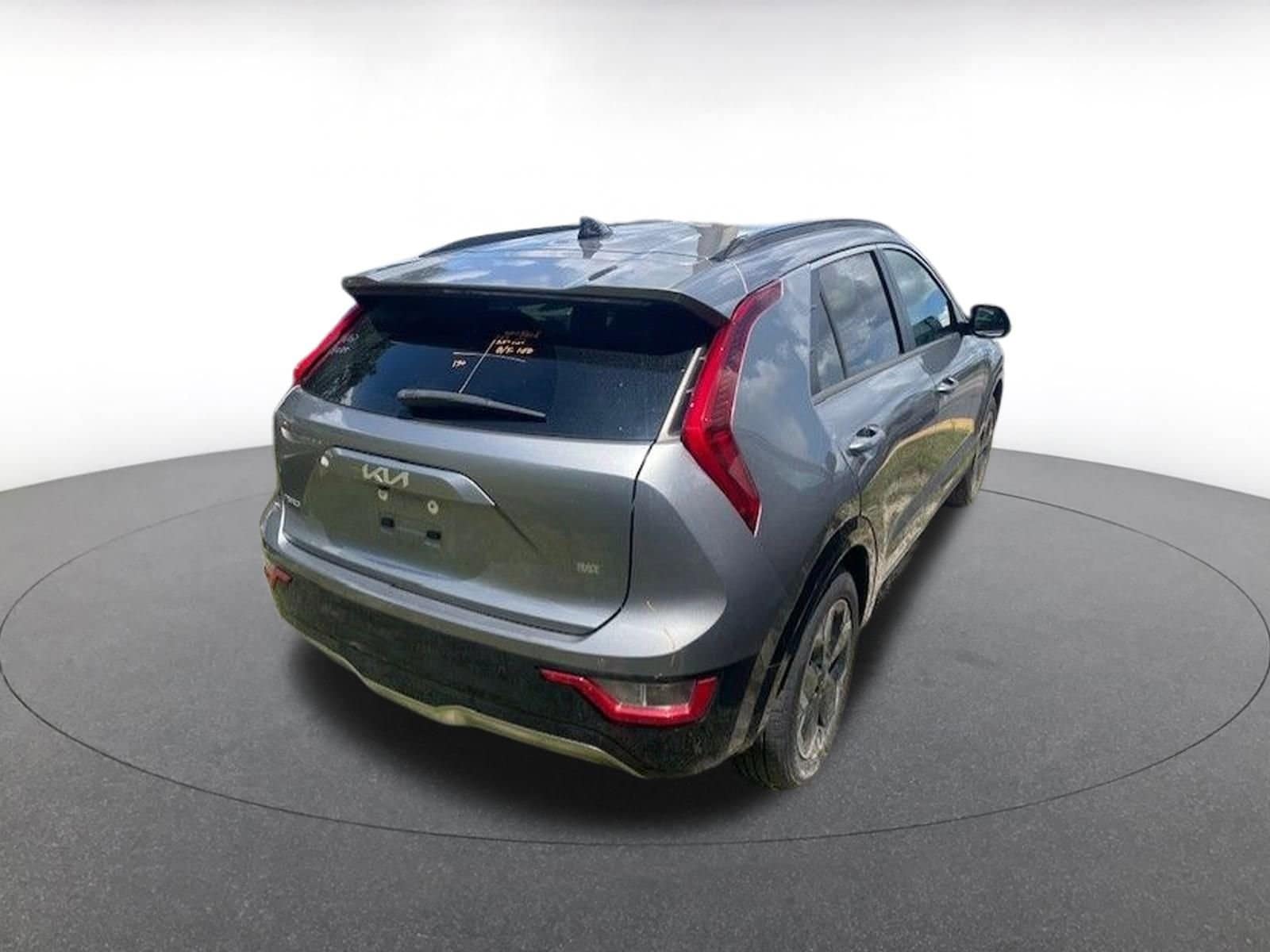Thumbnail: 2023 Kia Niro - 8