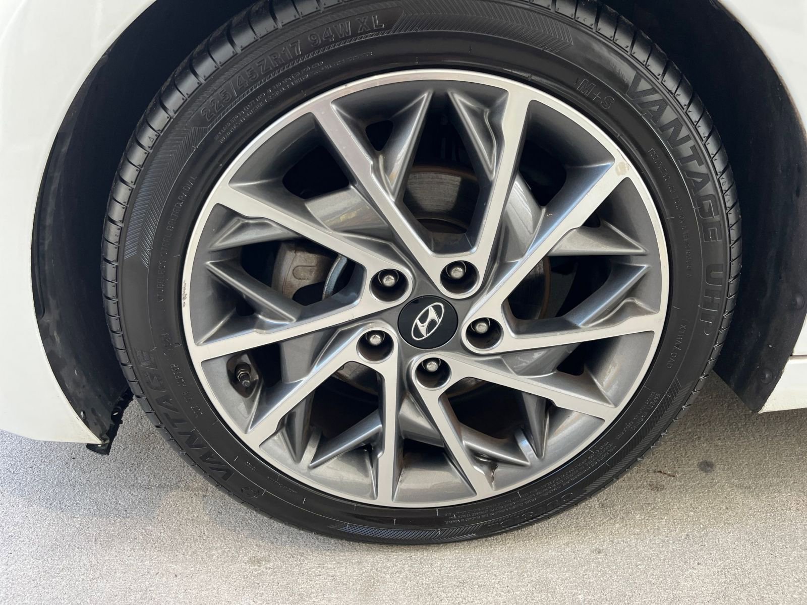 Thumbnail: 2020 Hyundai Elantra - 30