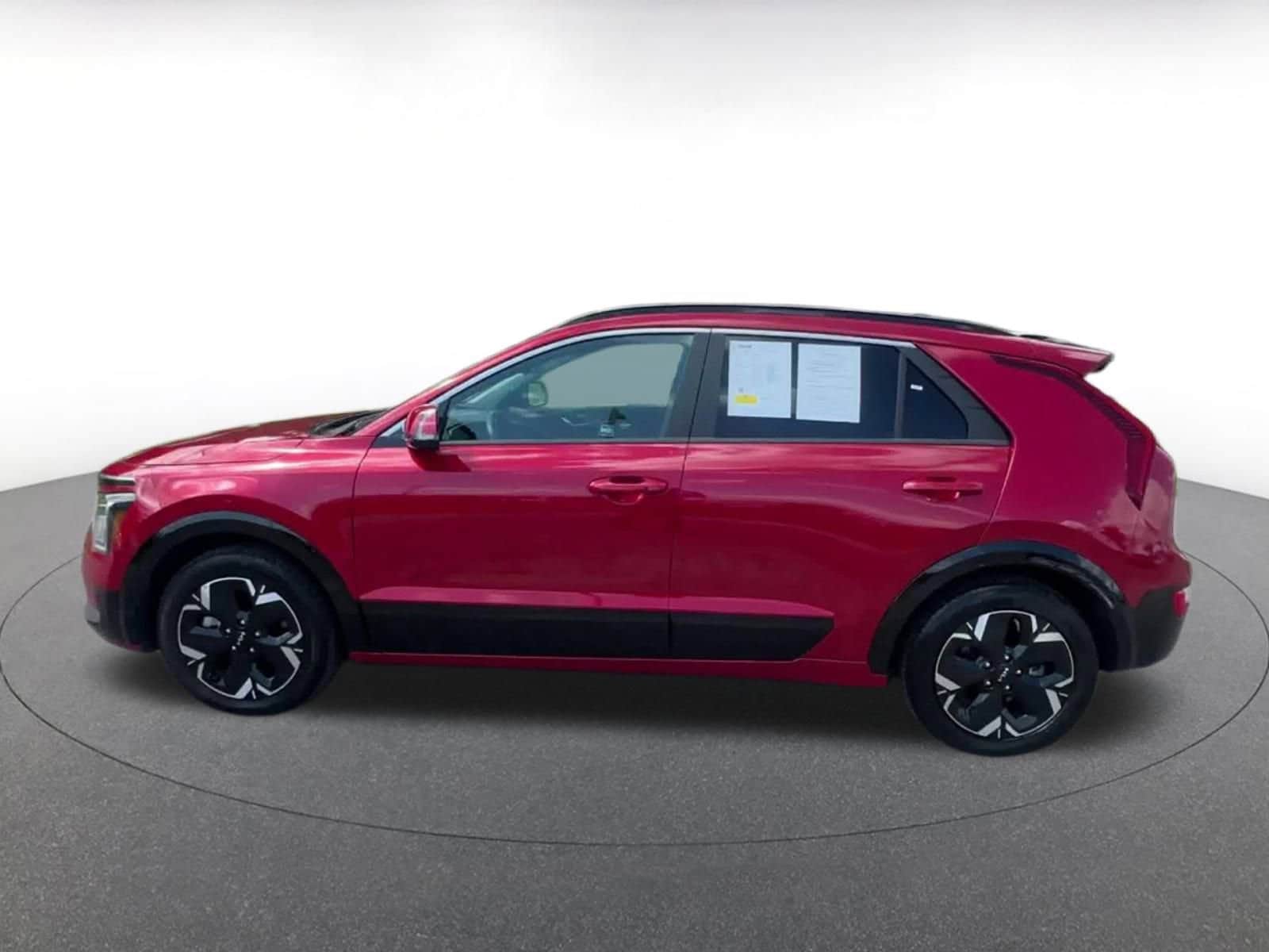 Thumbnail: 2023 Kia Niro - 7