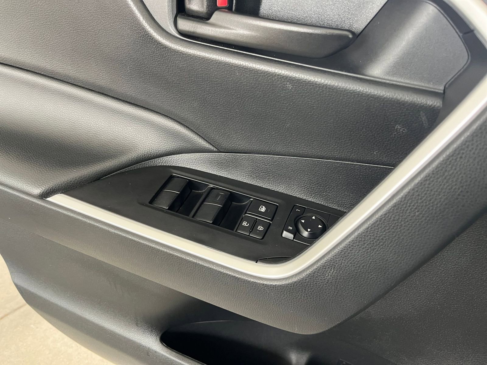 Thumbnail: 2025 Toyota RAV4 - 31