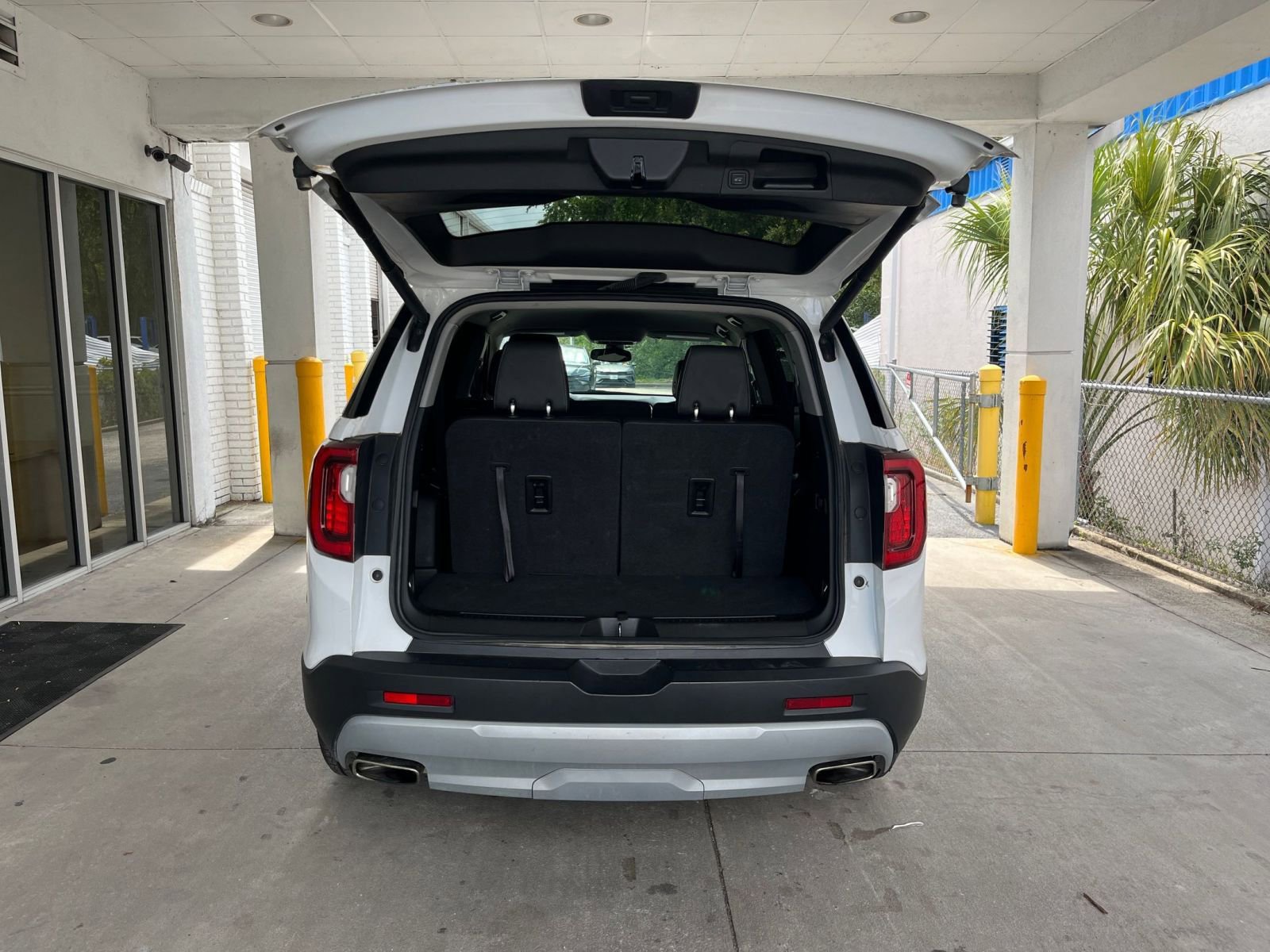 Thumbnail: 2023 GMC Acadia - 31