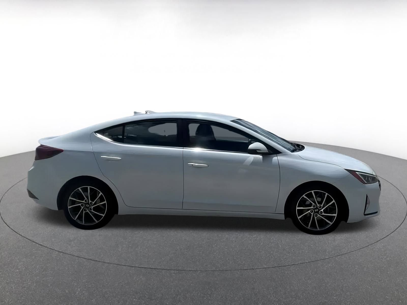 Thumbnail: 2020 Hyundai Elantra - 15