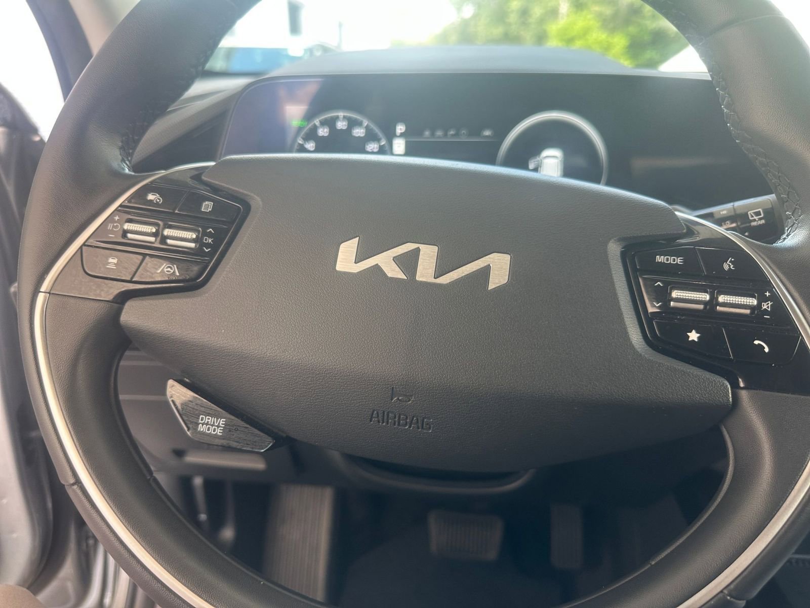 Thumbnail: 2023 Kia Niro - 32