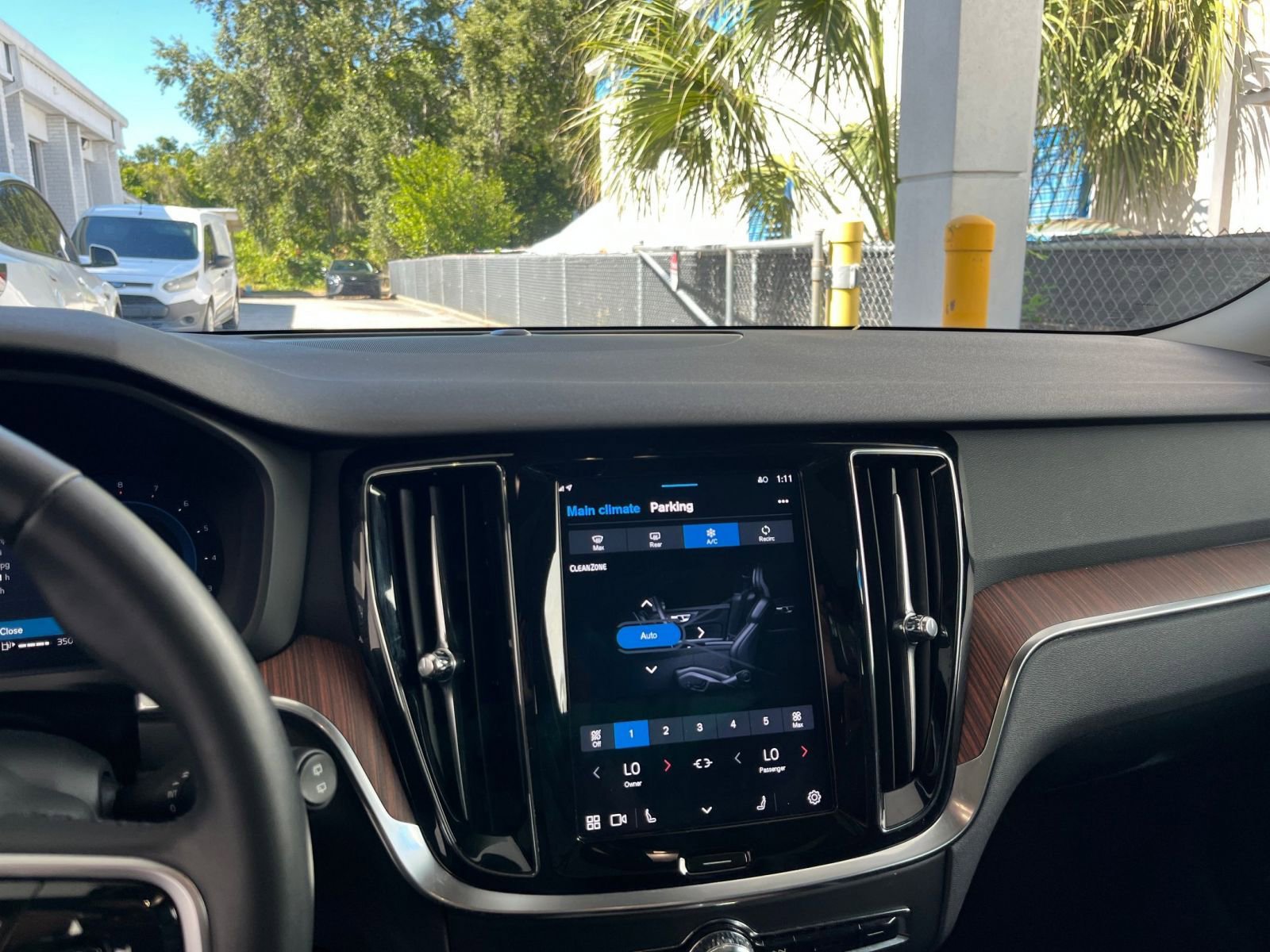 Thumbnail: 2025 Volvo S60 - 18