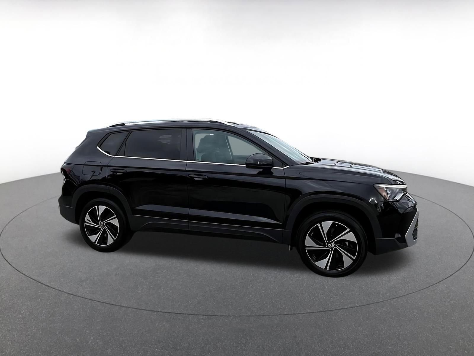 Thumbnail: 2025 Volkswagen Taos - 1