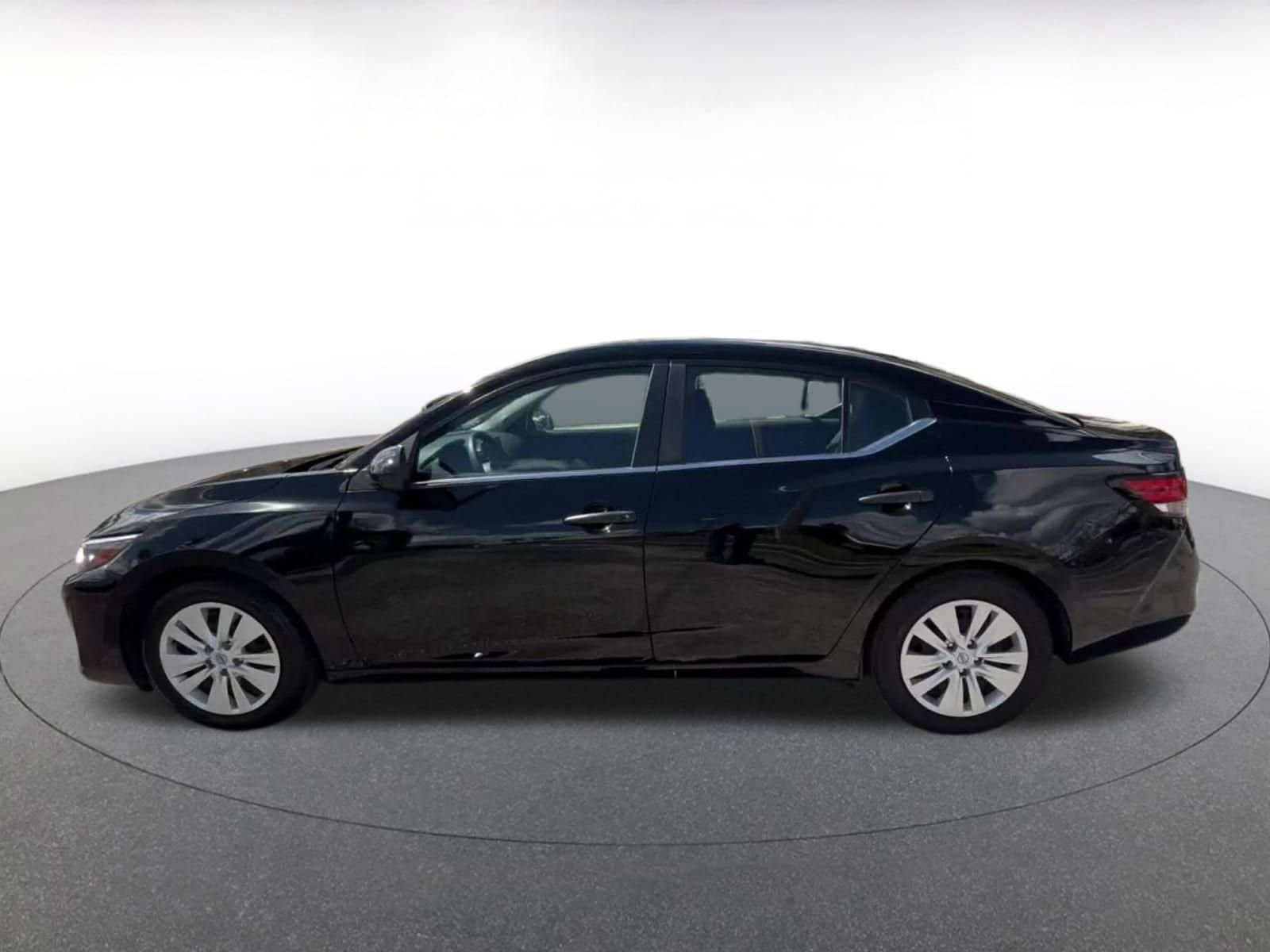 Thumbnail: 2025 Nissan Sentra - 9