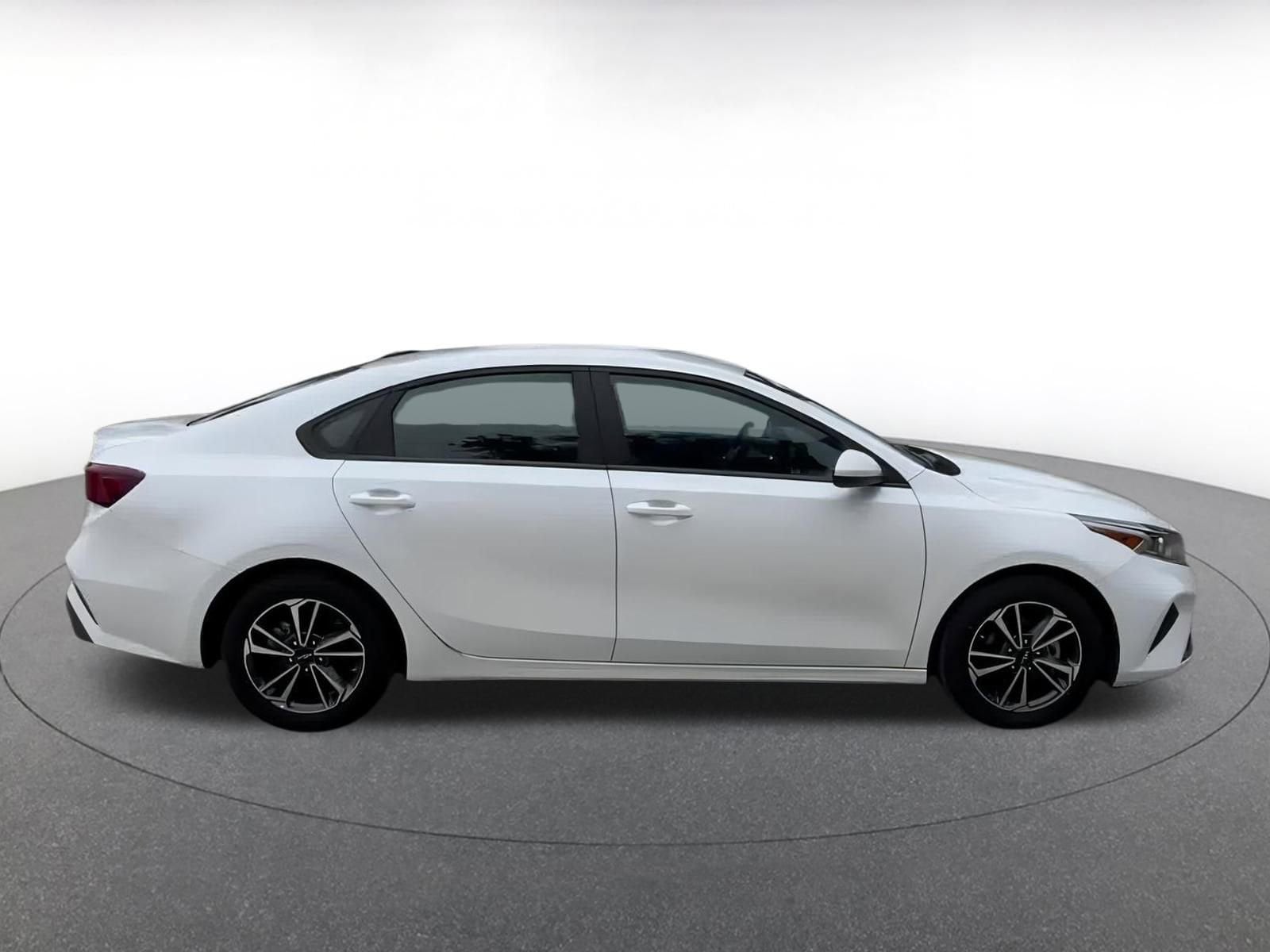 2024 Kia Forte LXS 16