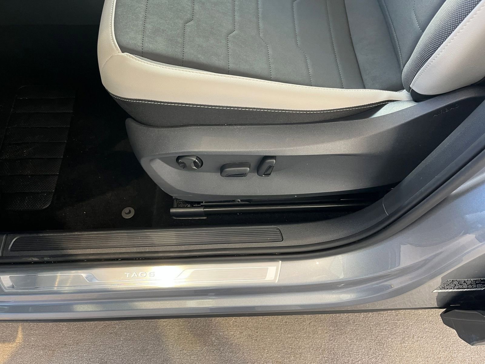 Thumbnail: 2025 Volkswagen Taos - 23