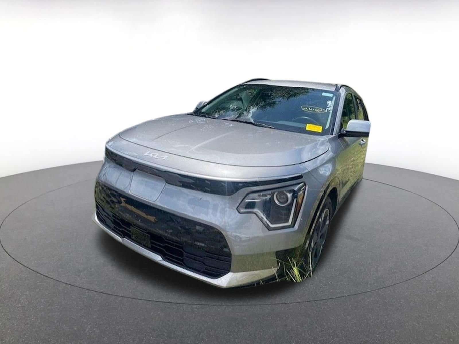 Thumbnail: 2023 Kia Niro - 4
