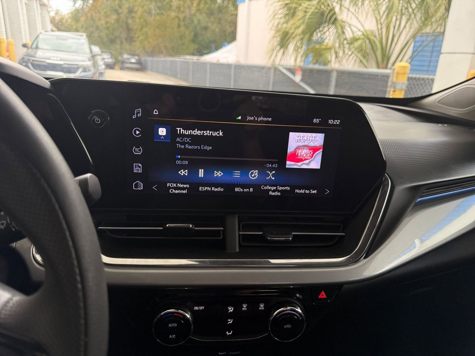 Thumbnail: 2025 Chevrolet Trax - 21