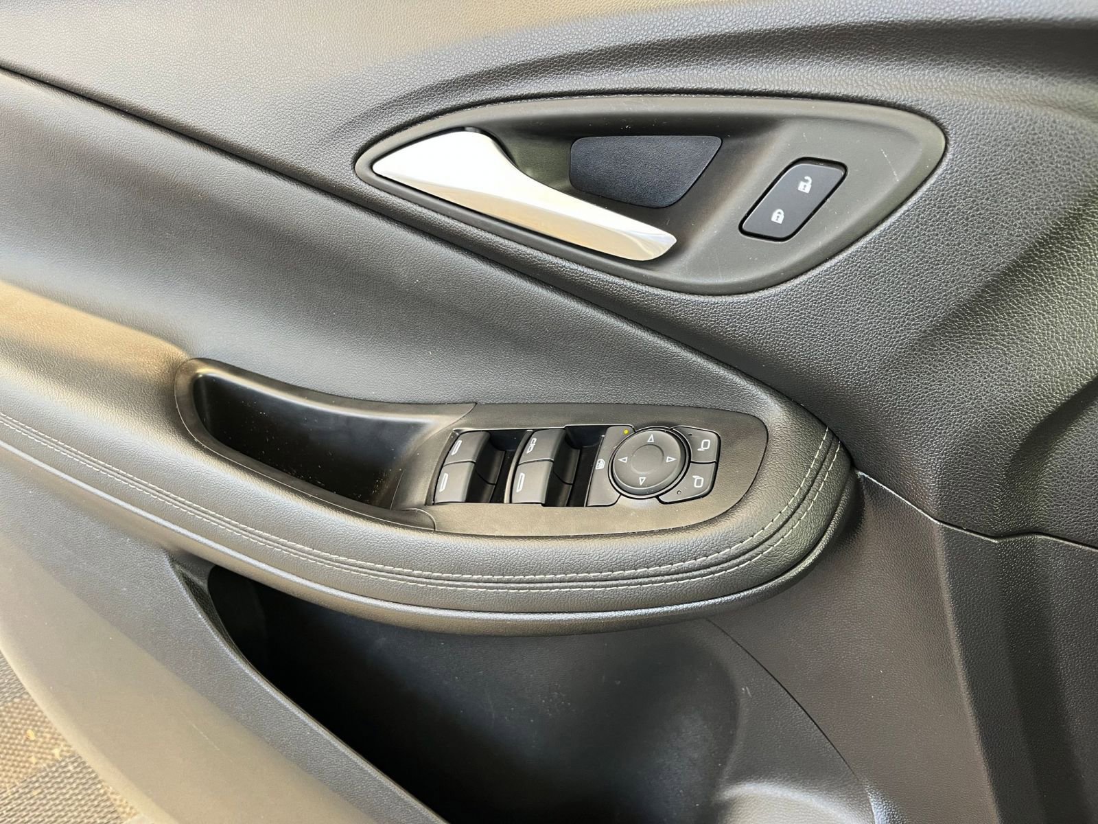 Thumbnail: 2025 Buick Encore GX - 21