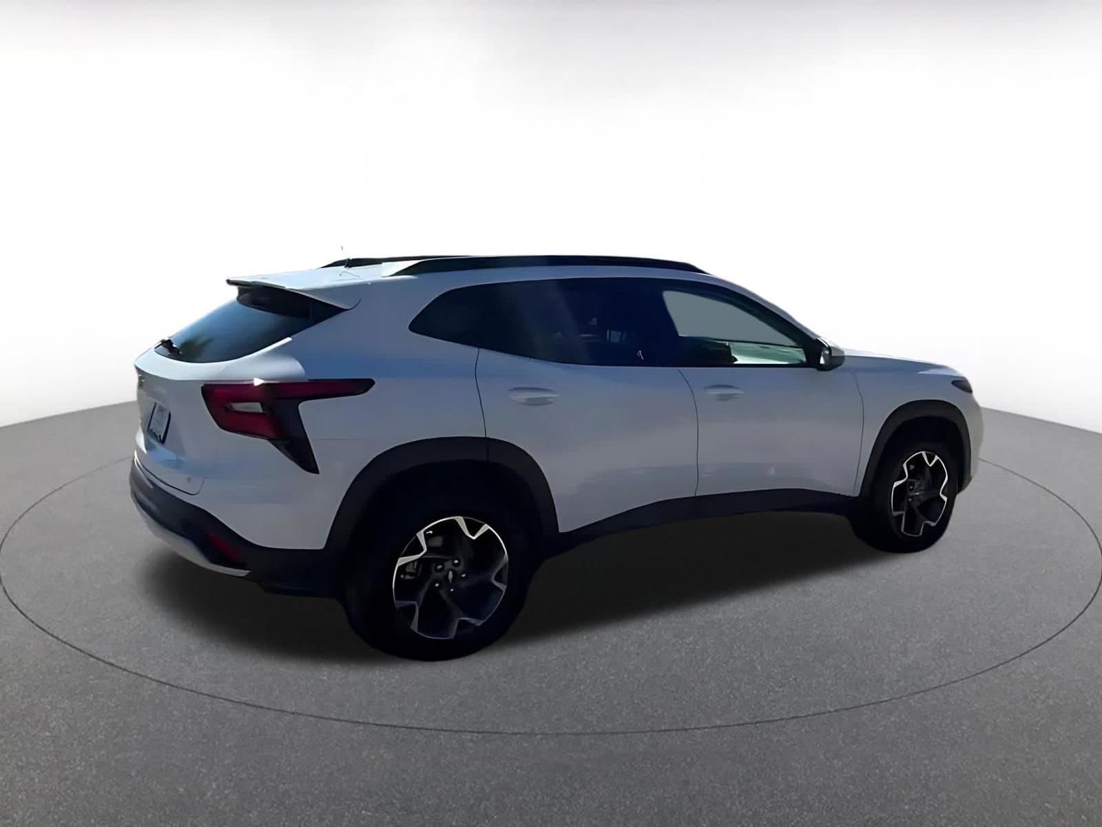 Thumbnail: 2025 Chevrolet Trax - 14