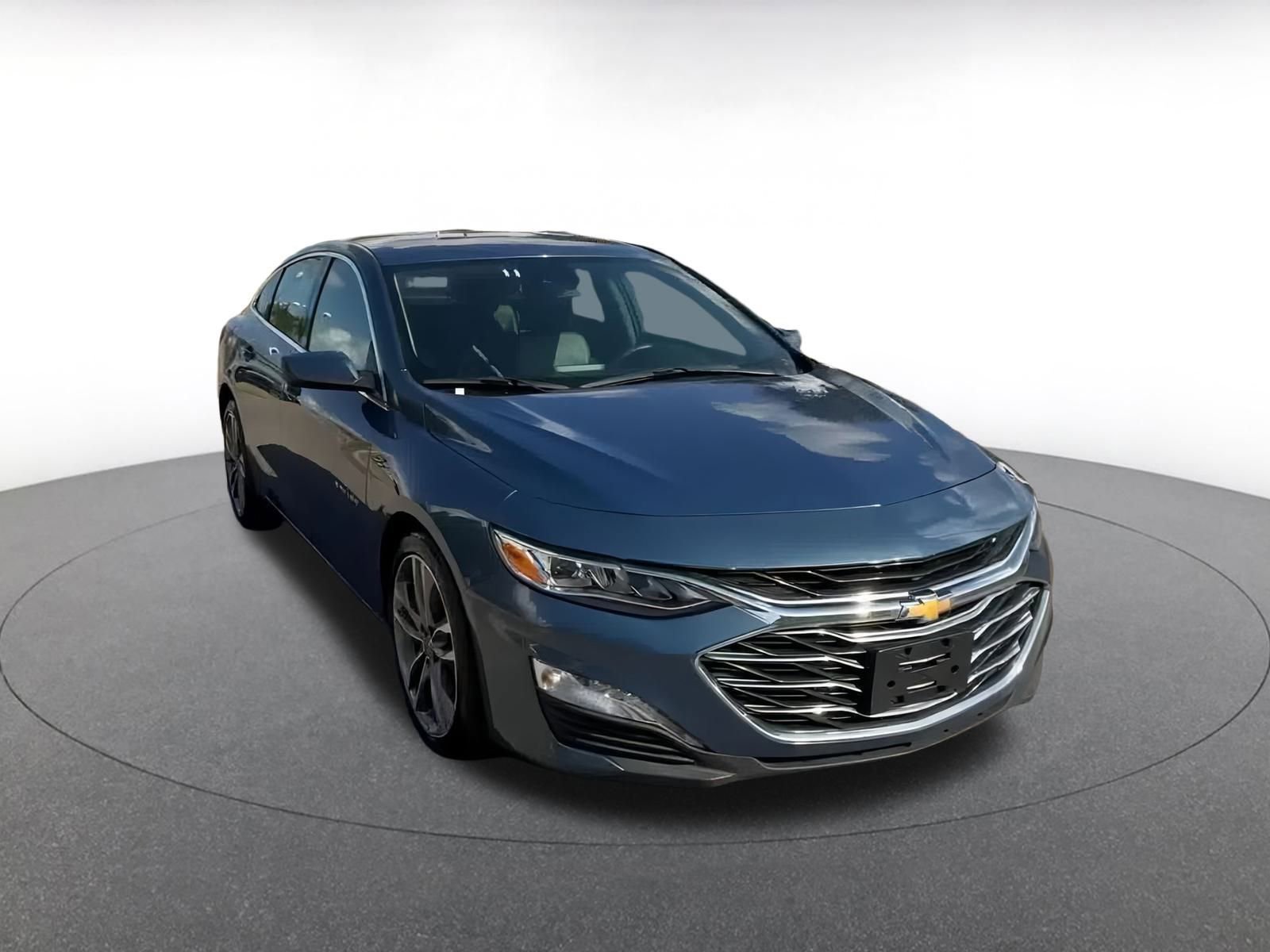 Thumbnail: 2024 Chevrolet Malibu - 3