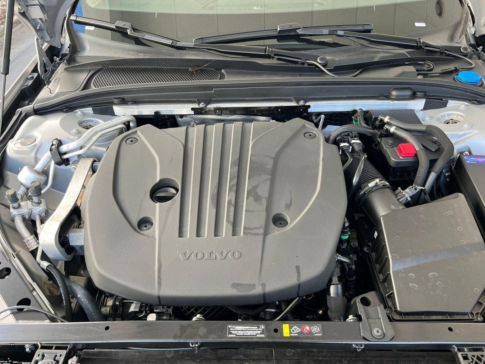 Thumbnail: 2025 Volvo S60 - 32