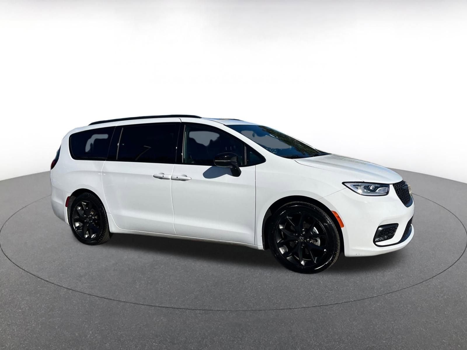 Thumbnail: 2025 Chrysler Pacifica - 1